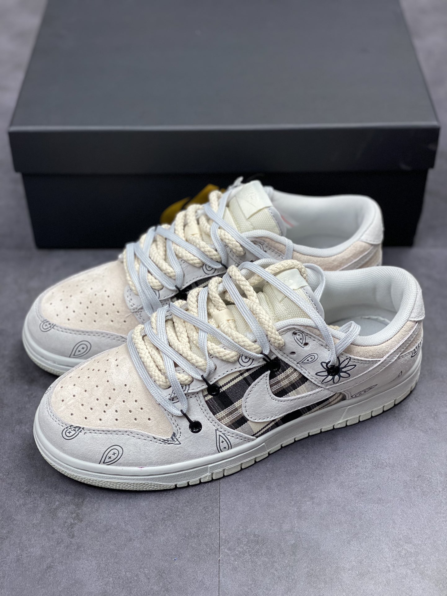 NIKE SB Dunk Low 复古腰果花 DD8338-001