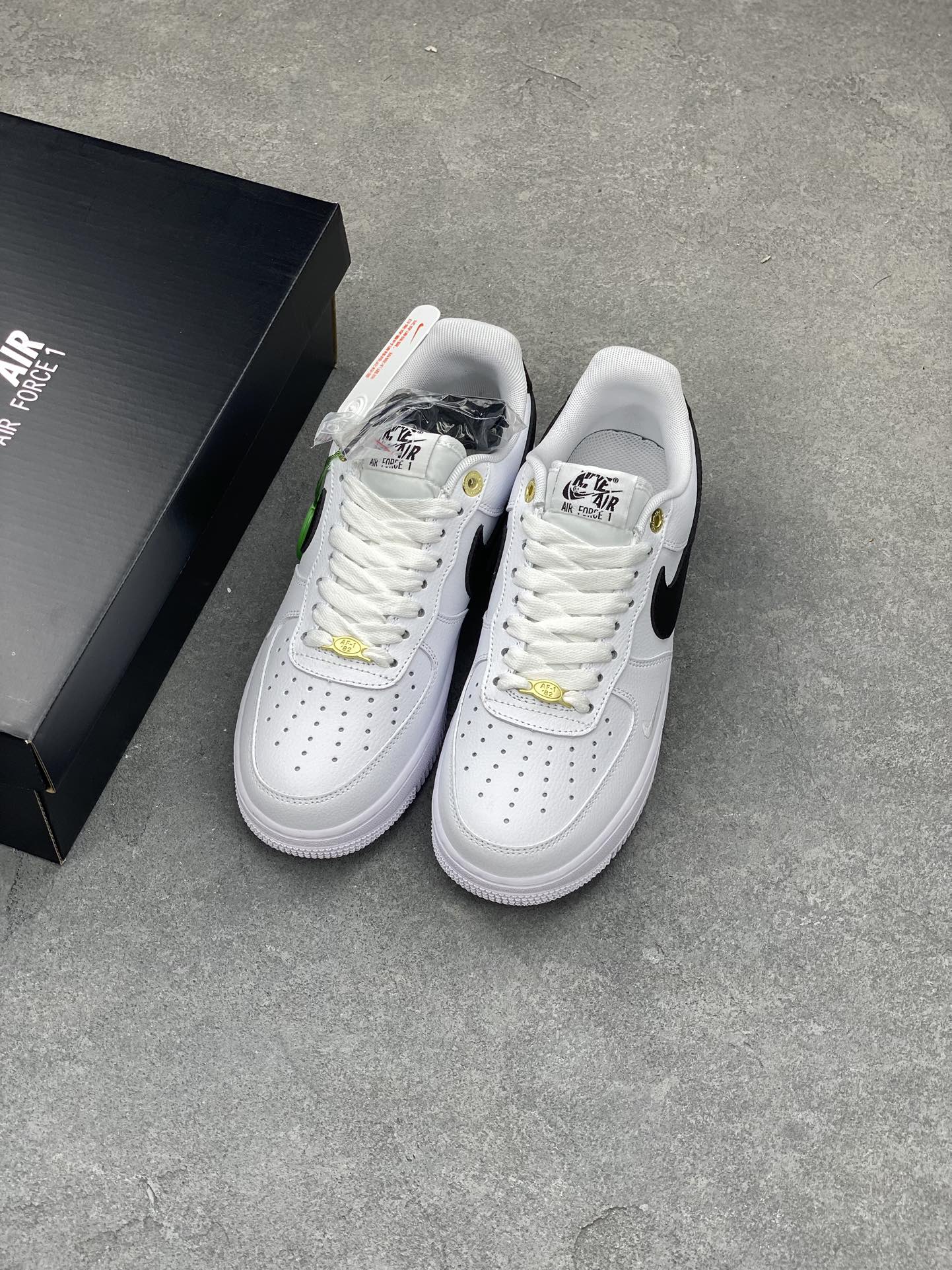Nike Air Force 1 '07 "Malachite" White/Black Leather Sneakers 9 i1679336967 7253 7