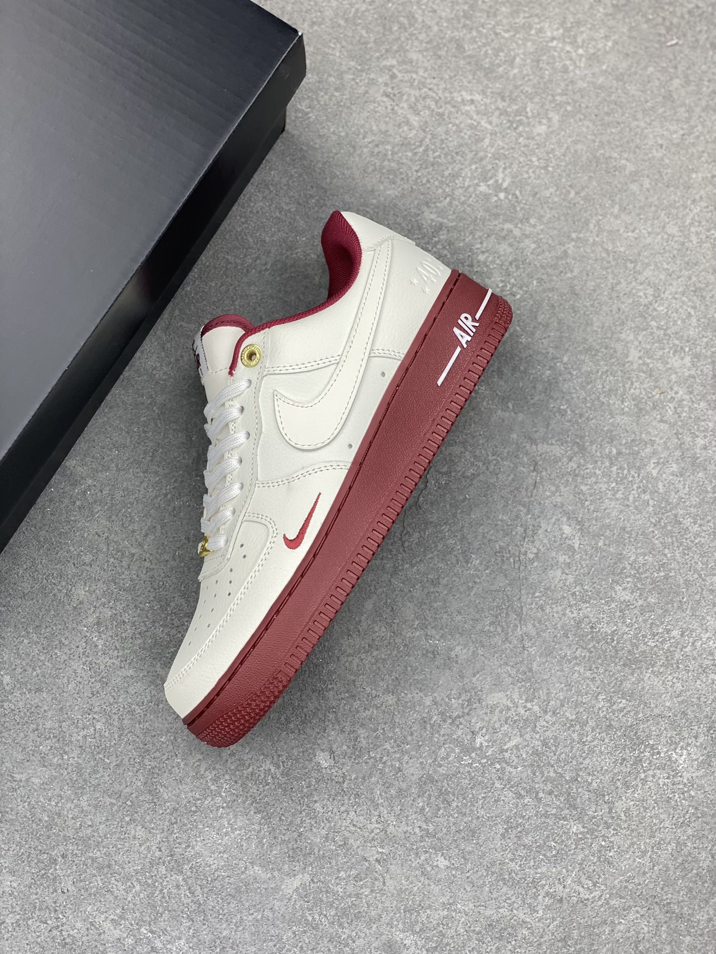 Nike Air Force 1 '07 'Malachite' Low-Top Sneakers - Classic Style, Lasting Comfort 8 i1679337291 8041 6
