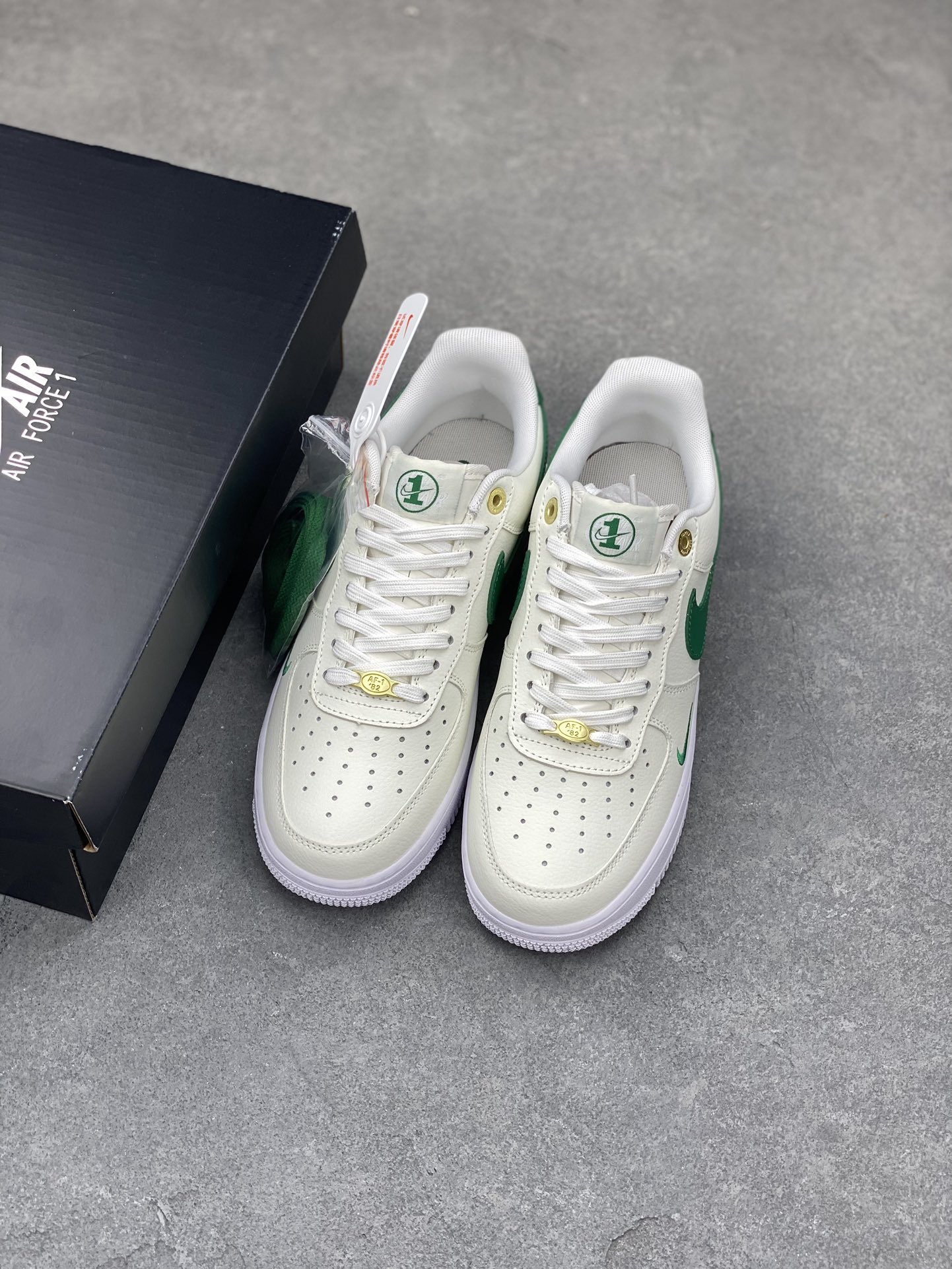 Nike Air Force 1 '07 Malachite: Classic Low-Top Sneakers - Limited Edition 8 i1679337340 5098 6