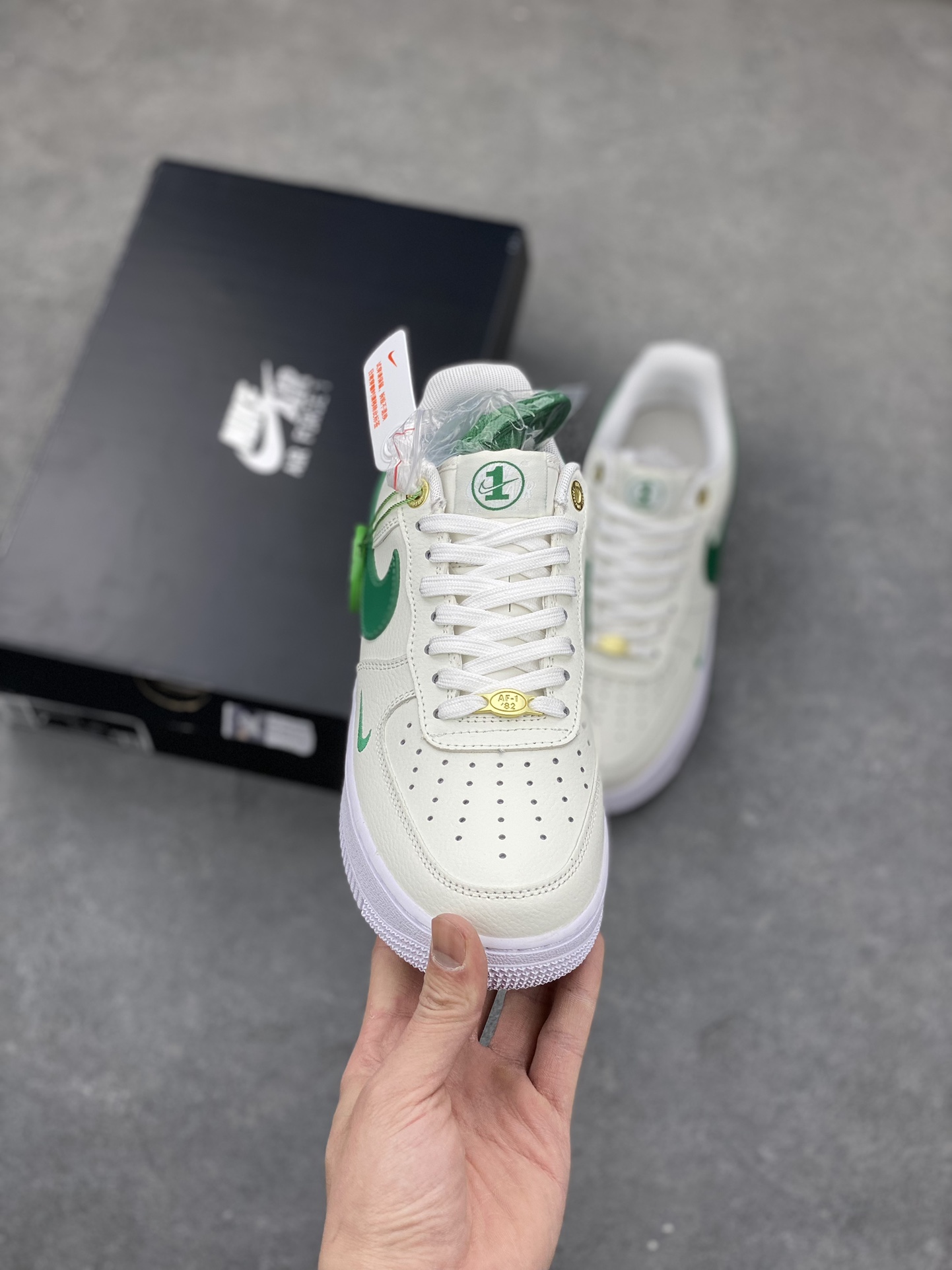 Nike Air Force 1 '07 Malachite: Classic Low-Top Sneakers - Limited Edition 3 i1679337340 6167 1