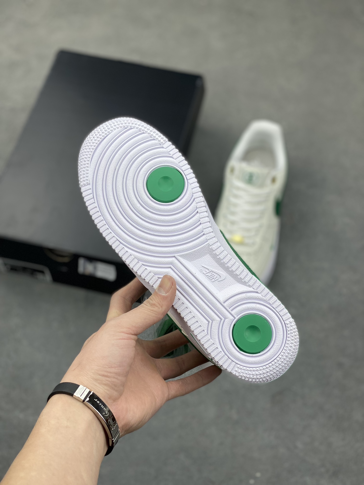 Nike Air Force 1 '07 Malachite: Classic Low-Top Sneakers - Limited Edition 7 i1679337340 7284 5
