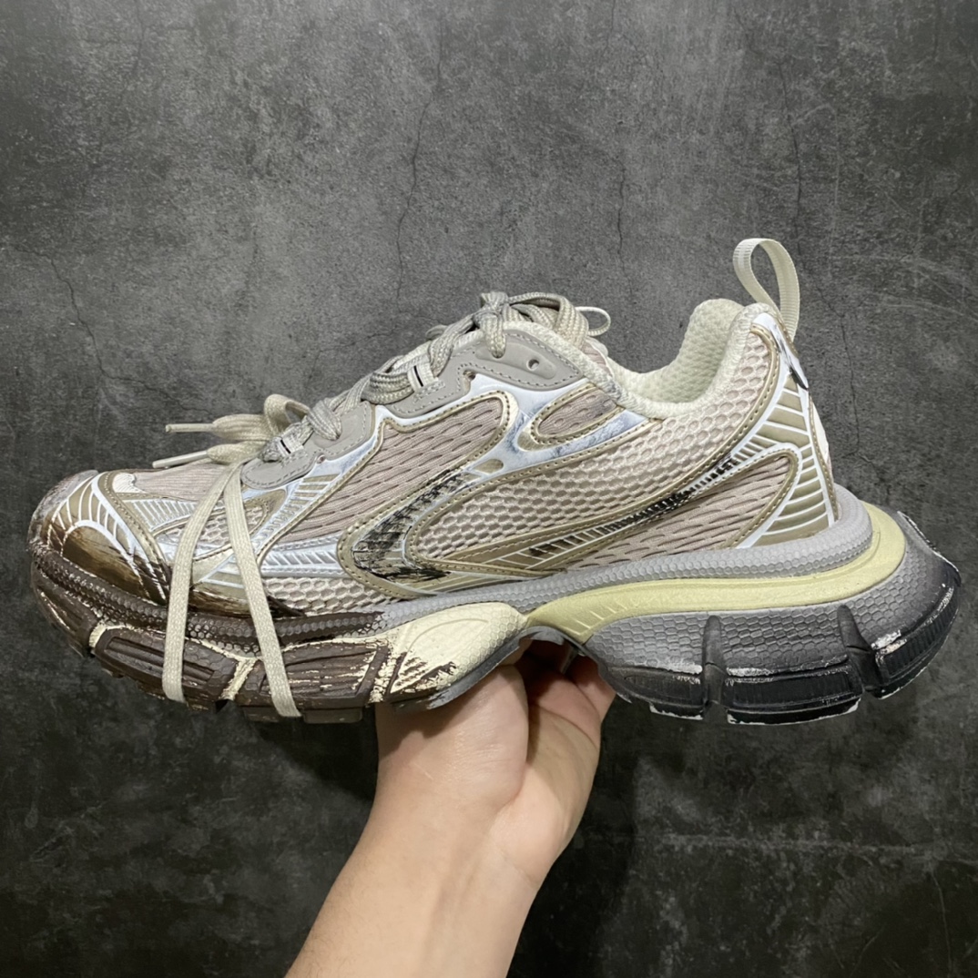 Mud dyed version of the tenth generation Balenciaga 3XL distressed version of white gold champagne color standard size