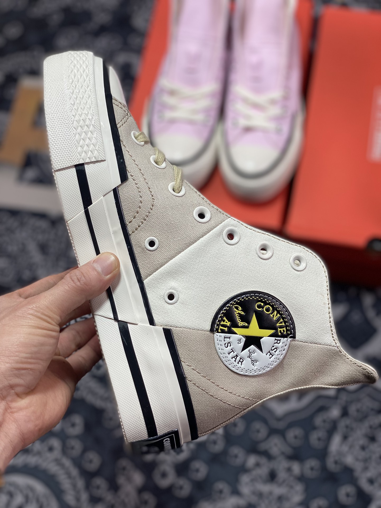 180  Converse Chuck 70plus 奶茶色 将经典设计与未来风格糅合演绎 A02774C