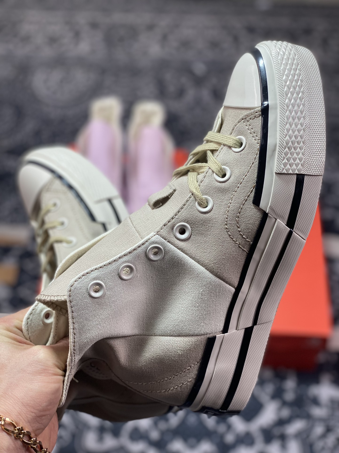 180  Converse Chuck 70plus 奶茶色 将经典设计与未来风格糅合演绎 A02774C