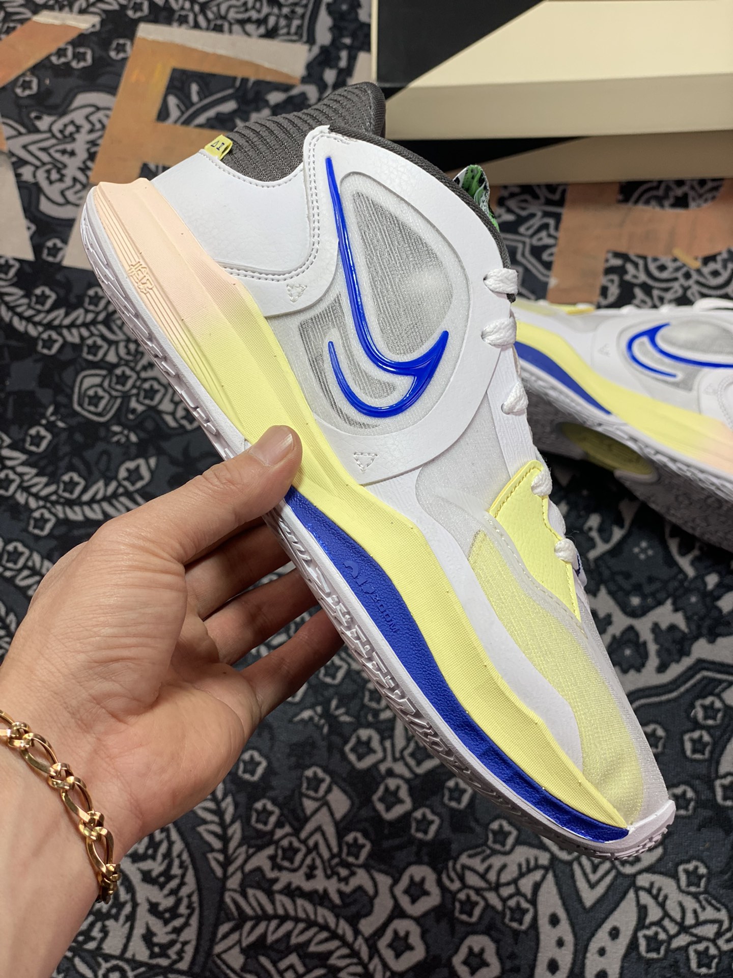 290 Nike Kyrie 5 Low EP”White Game Royal”欧文5代低帮室内休闲运动篮球鞋“白蓝黄”DJ6014-100