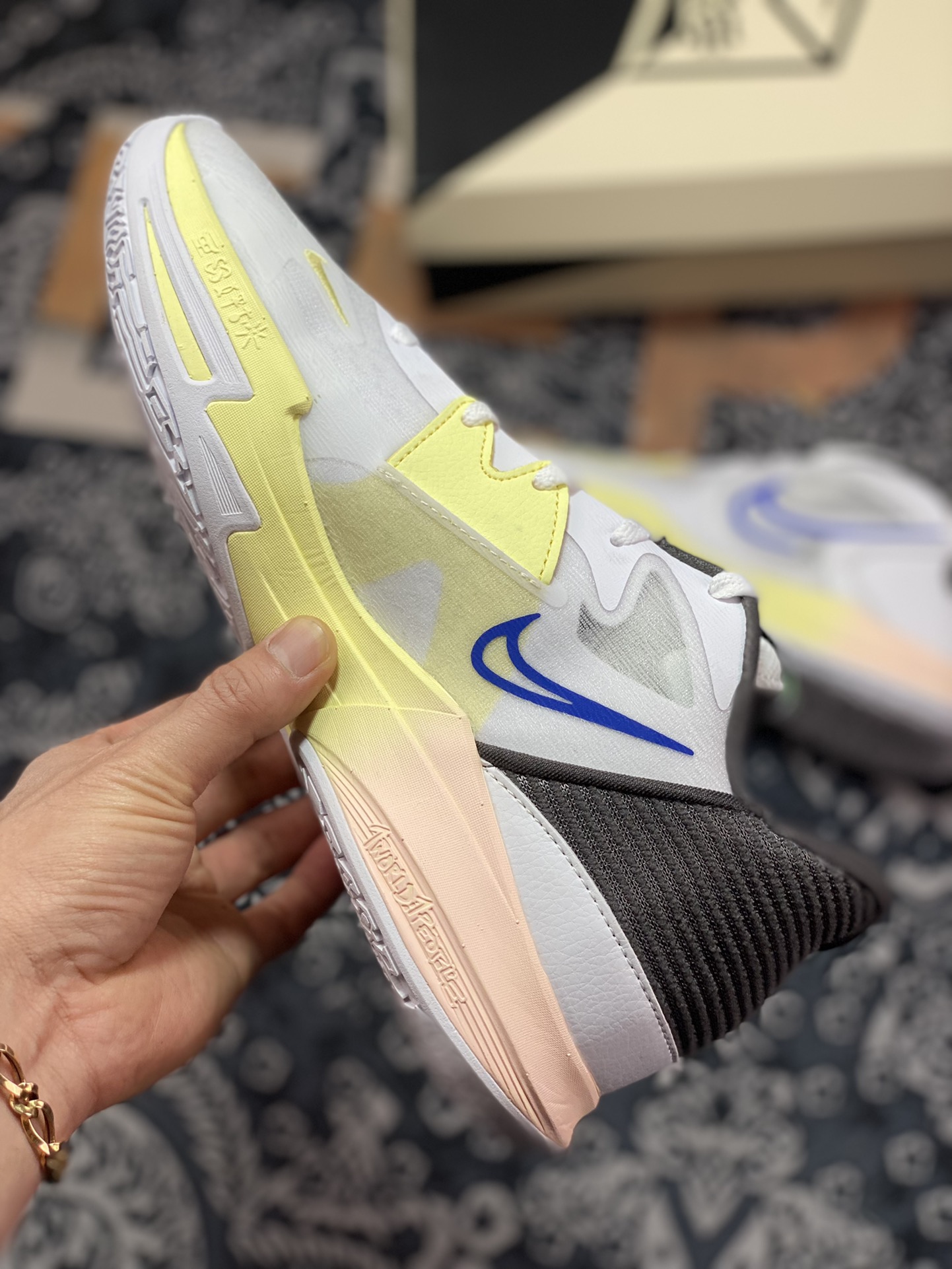 290 Nike Kyrie 5 Low EP”White Game Royal”欧文5代低帮室内休闲运动篮球鞋“白蓝黄”DJ6014-100