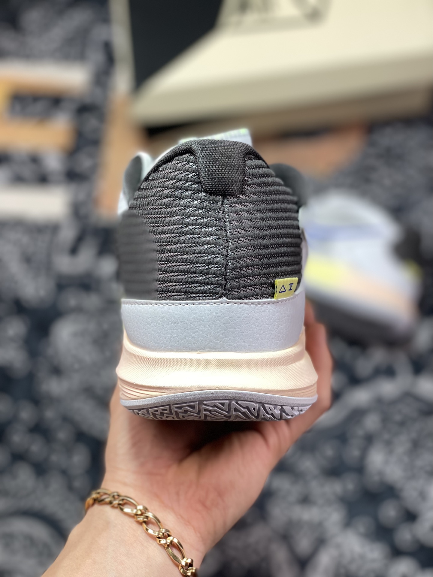 290 Nike Kyrie 5 Low EP”White Game Royal”欧文5代低帮室内休闲运动篮球鞋“白蓝黄”DJ6014-100