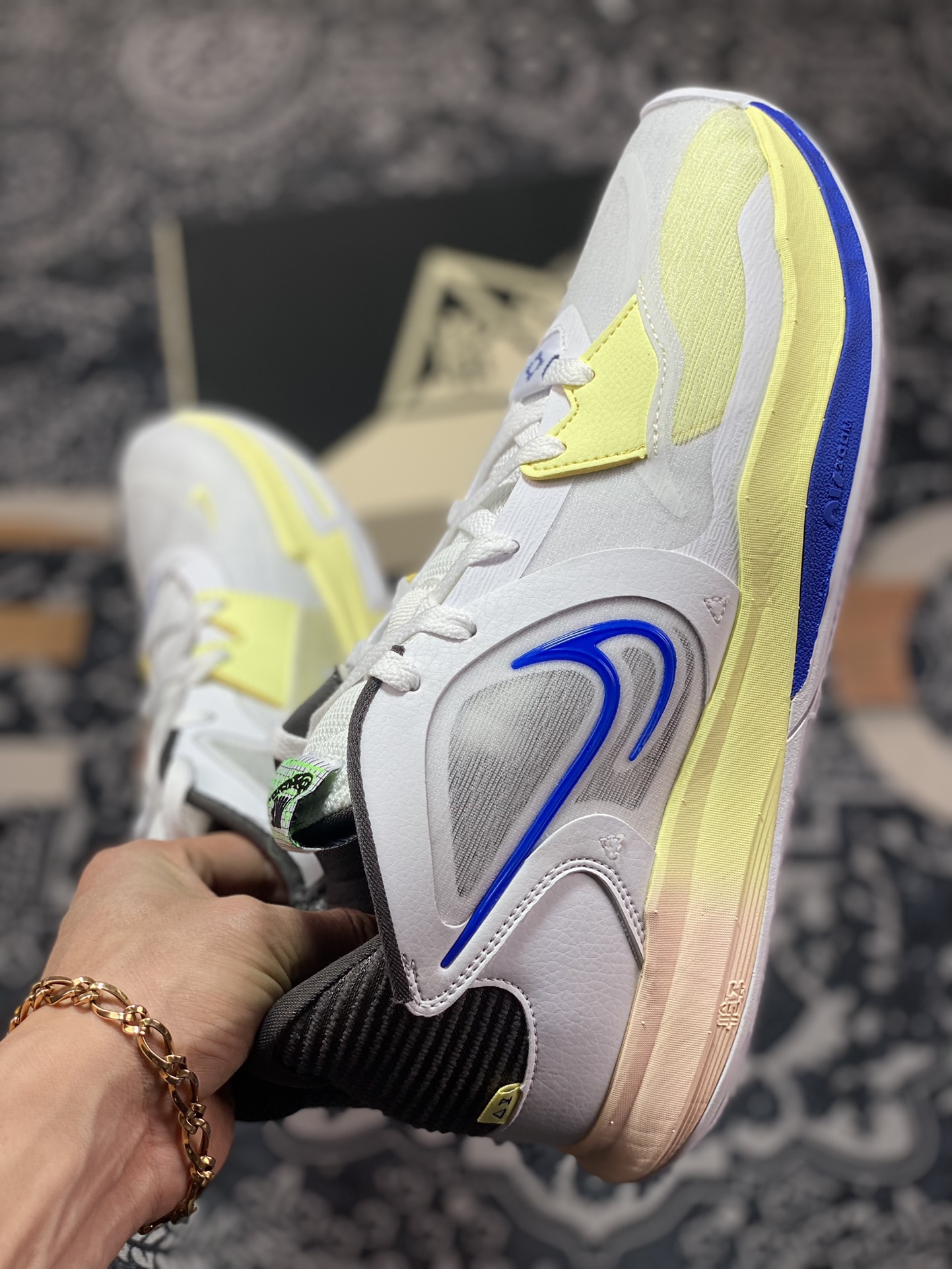 290 Nike Kyrie 5 Low EP”White Game Royal”欧文5代低帮室内休闲运动篮球鞋“白蓝黄”DJ6014-100
