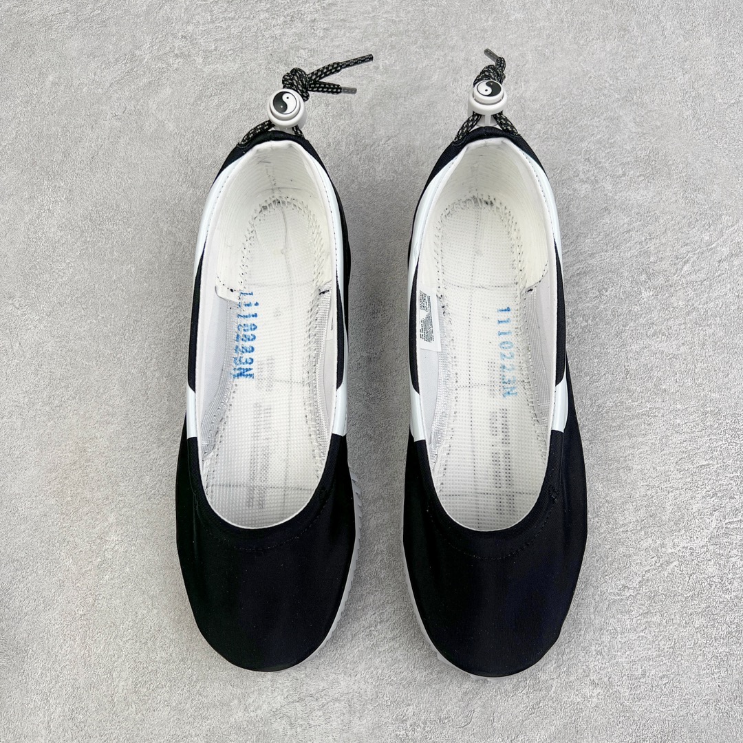 图片[5]-陈冠希Clot x NK Clotez 三合一 太极阴阳 可拆卸潮流复古跑步功夫鞋阿甘鞋 联名黑白 DZ3239-002 从 “Kung Fu Soul\\\”中获取了灵感 结合自己独特的视角与想法 再辅以NK所拥有的技术 打造出了一款三合一设计、并以传统功夫鞋为蓝本的创意球鞋 除了我们看到合并状态之外 Clotez还可以拆开成运动鞋及便鞋两个独立鞋款 一鞋三穿 玩法新颖 一半黑色一半白色的鞋身呈现出百搭「黑白」配色效果 鞋垫后跟包括鞋盒上等细节处都出现了阴阳太极的元素 并且后跟与包装纸上都有功夫元素 整体设计采用经典Cortez造型 内层由优质皮革材质打造 外层是以松紧束带方式进行固定的鞋套 结构十分新颖 材料的远用上也很用心 尺码：36 36.5 37.5 38 38.5 39 40 40.5 41 42 42.5 43 44 44.5 45 46-选品中心