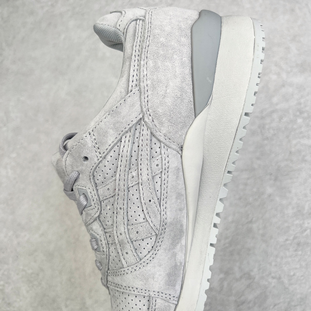 图片[7]-＃纯原福利 Asics Gel-Lyte III 亚瑟士3代系列低帮经典复古休闲运动跑步鞋 伴随着复古跑鞋的再度盛行，让不少运动品牌都将自家经典鞋款重新带回，ASICS 亚瑟士这两年受到众多球鞋爱好者追捧。近期，ASICS 亚瑟士以自己经典的 GEL-LYTE III OG 为蓝本推出了两双全新配色。第一双选择了灰色、藏蓝色和蒂芙尼蓝色拼接呈现，随之妆点一抹粉色，使整双鞋低调又不失细节。材质选择了大面积麂皮与网眼面料打造，保证了质感与透气性兼备。最后以略微泛黄的中底收尾，完善整体设计。另一双以深浅不同的卡其色打造鞋身，缀以淡紫色丰富鞋身细节，想必第一双会更加适合女生上脚。用料与上一双完全相同，提供了优秀的质感。尺码：36 37 37.5 38 39 39.5 40 40.5 41.5 42 42.5 43.5 44 45-选品中心