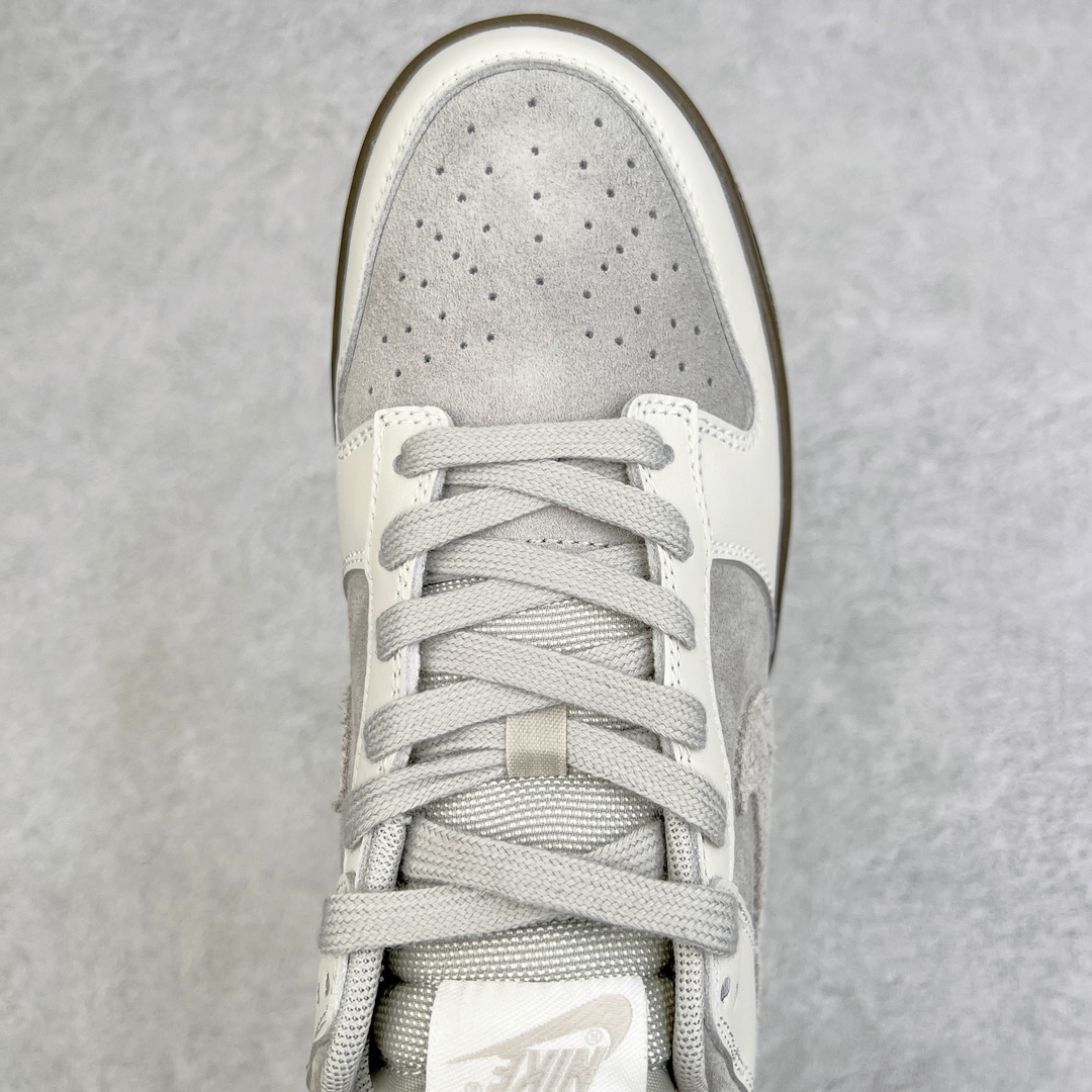 图片[4]-＃AY/GZ纯原福利 NK DUNK Low 铁矿石灰 FD9746-001 独家原厂航空铝磨具打磨大底 鞋头坡度极致还原 原盒原配 圈内天花板工艺 原厂冲刀 超高清洁度 全鞋零毛边皮料切割 全套原楦原模倾力打造完美版型 采用原厂百宏鞋带以及原厂百宏织唛舌标 内标可供原厂几率过验 原厂中底布黄色点胶 原厂中底布拉帮走线遵循公司 尺码对应库存‼️-选品中心
