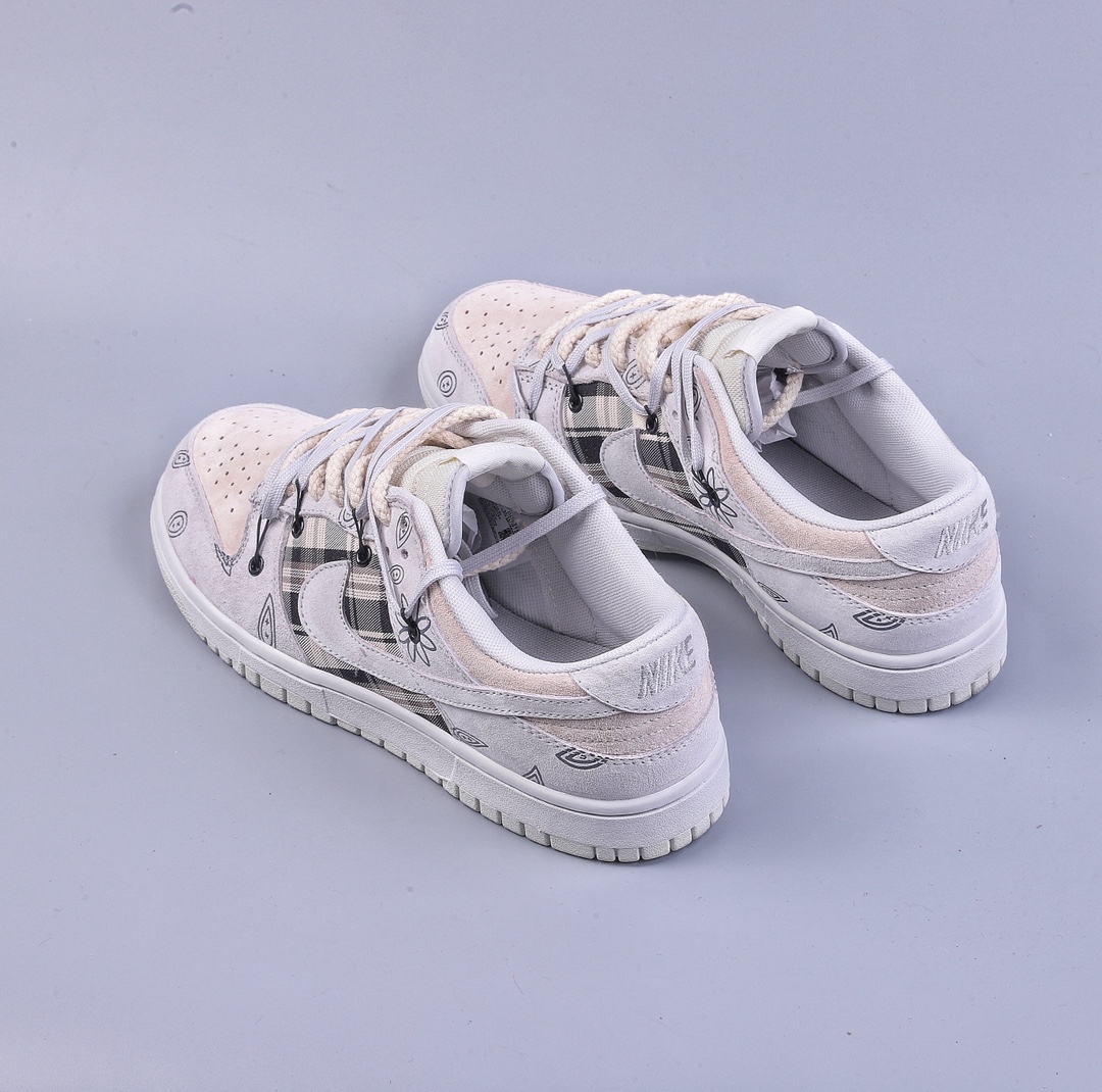 220 NIKE SB Dunk Low 复古腰果花 格纹贴布DD8338-001