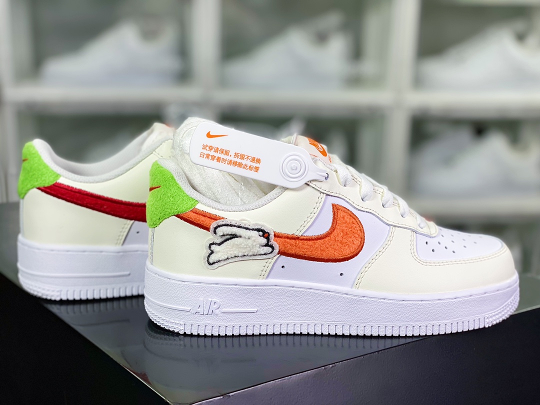 ir Force 1'07 Low GS”Year of the Rabbit”空军一号经典低帮百搭休闲运动板鞋“兔年米白红”FD9912-181 尺码：36 36.5 37.5 38 38.5 39 40 40.5 41 42 42.5 43 44 44.5 45 条码编码：m