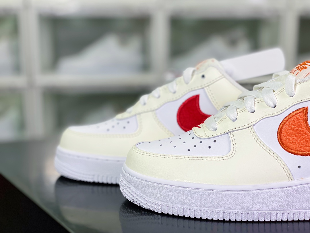 ir Force 1'07 Low GS”Year of the Rabbit”空军一号经典低帮百搭休闲运动板鞋“兔年米白红”FD9912-181 尺码：36 36.5 37.5 38 38.5 39 40 40.5 41 42 42.5 43 44 44.5 45 条码编码：m