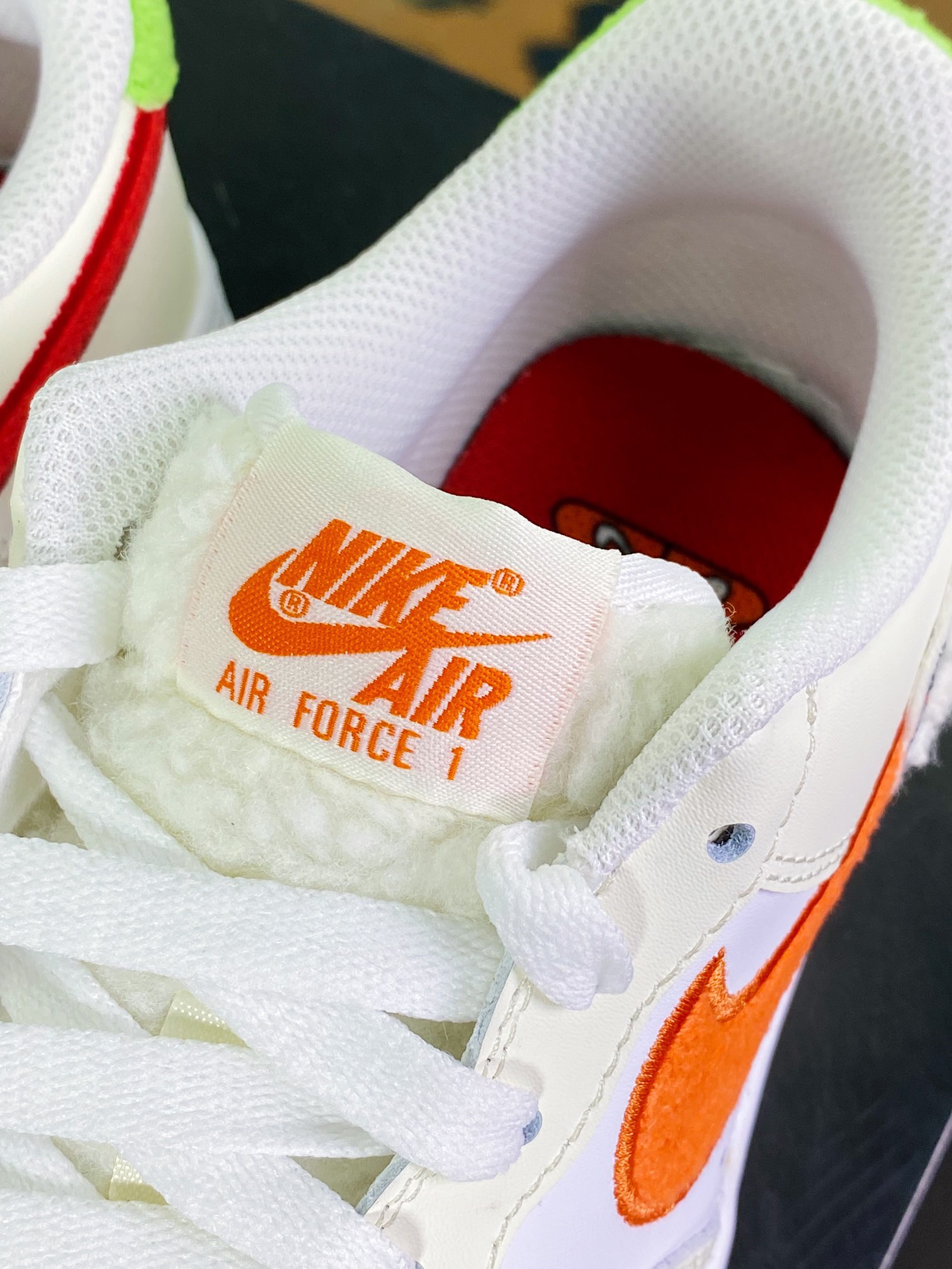 ir Force 1'07 Low GS”Year of the Rabbit”空军一号经典低帮百搭休闲运动板鞋“兔年米白红”FD9912-181 尺码：36 36.5 37.5 38 38.5 39 40 40.5 41 42 42.5 43 44 44.5 45 条码编码：m