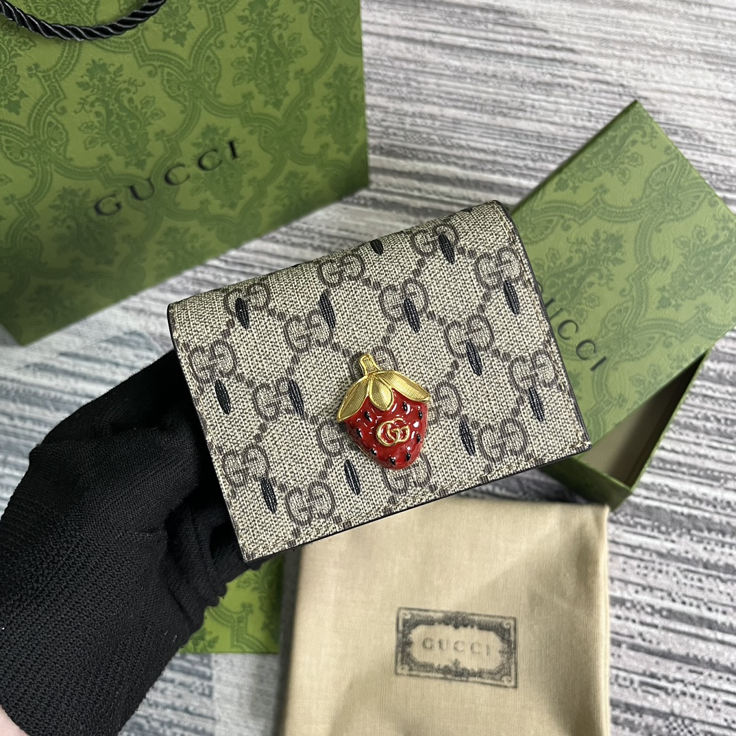 Кошелек-картхолдер GG Supreme канвас, монетница, клубника эмаль с двойной G, кожаная окантовка