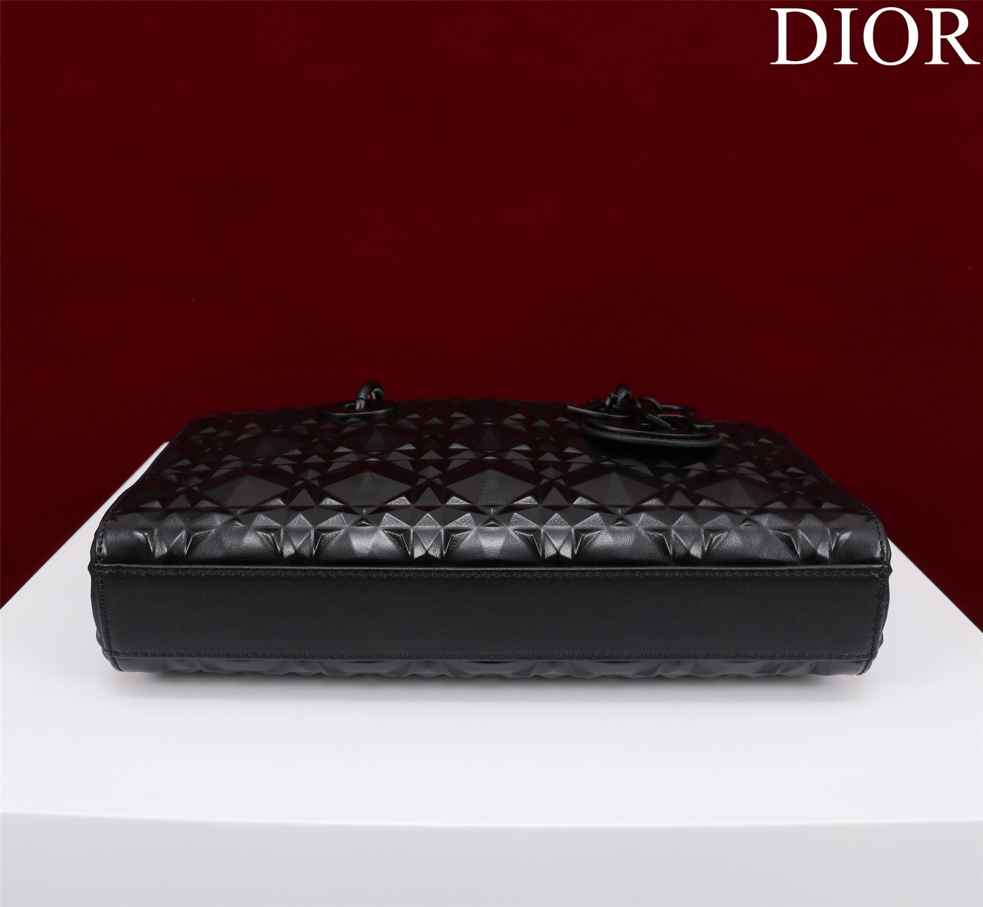 迪奥Dior顶级进口原厂牛皮钻石纹横款戴妃包出货M0540压花黑色Size:26*13.5*5cm