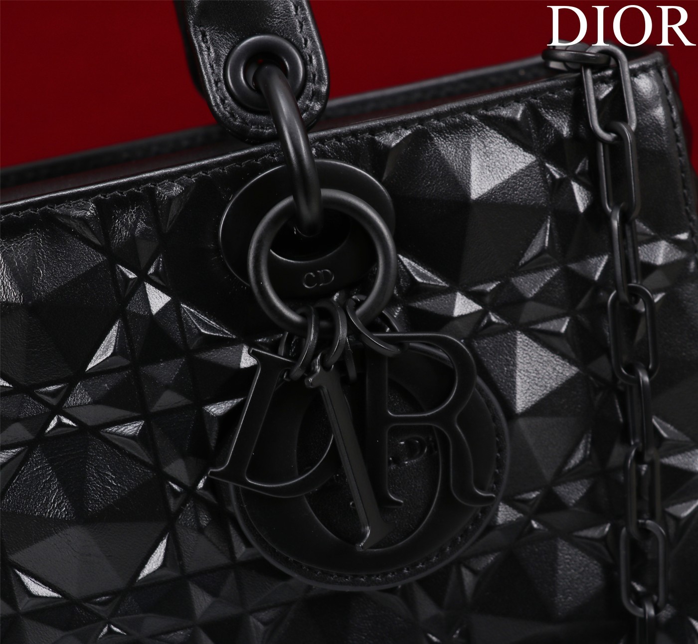 迪奥Dior顶级进口原厂牛皮钻石纹横款戴妃包出货M0540压花黑色Size:26*13.5*5cm