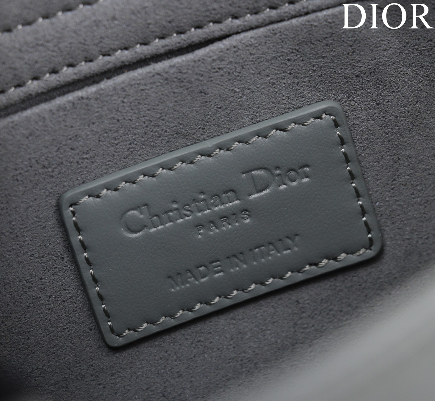 迪奥Dior顶级进口原厂牛皮钻石纹横款戴妃包出货M0540压花灰色Size:26*13.5*5cm