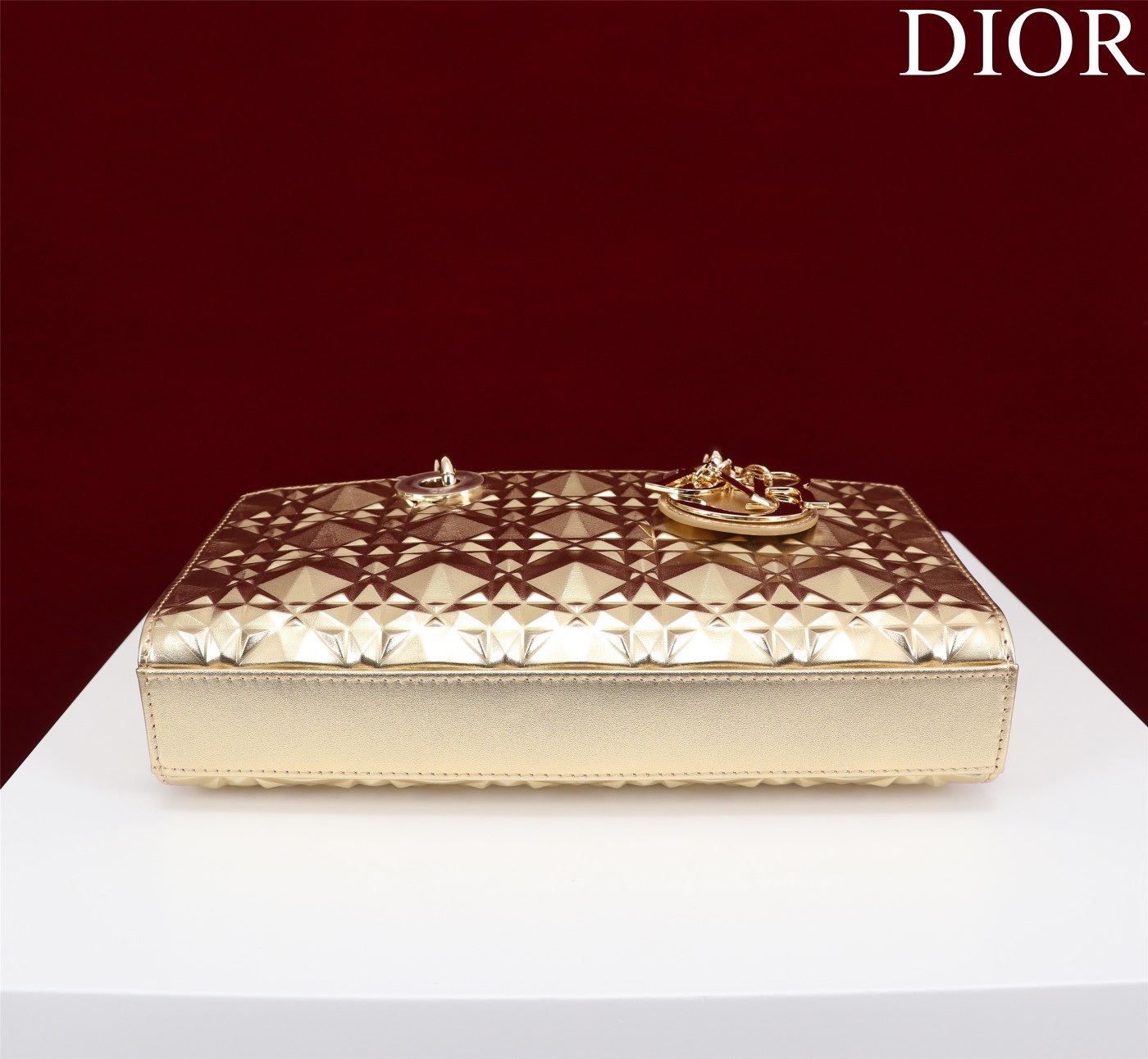 迪奥Dior顶级进口原厂牛皮钻石纹横款戴妃包出货M0540压花金色Size:26*13.5*5cm