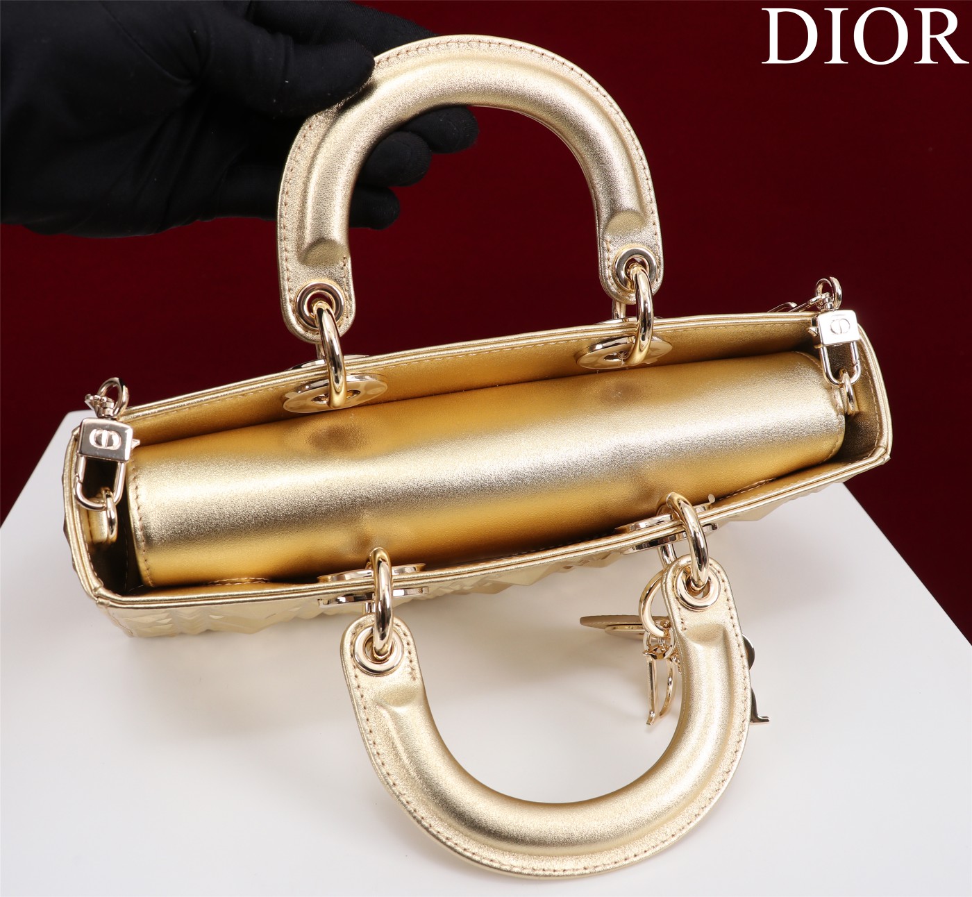 迪奥Dior顶级进口原厂牛皮钻石纹横款戴妃包出货M0540压花金色Size:26*13.5*5cm