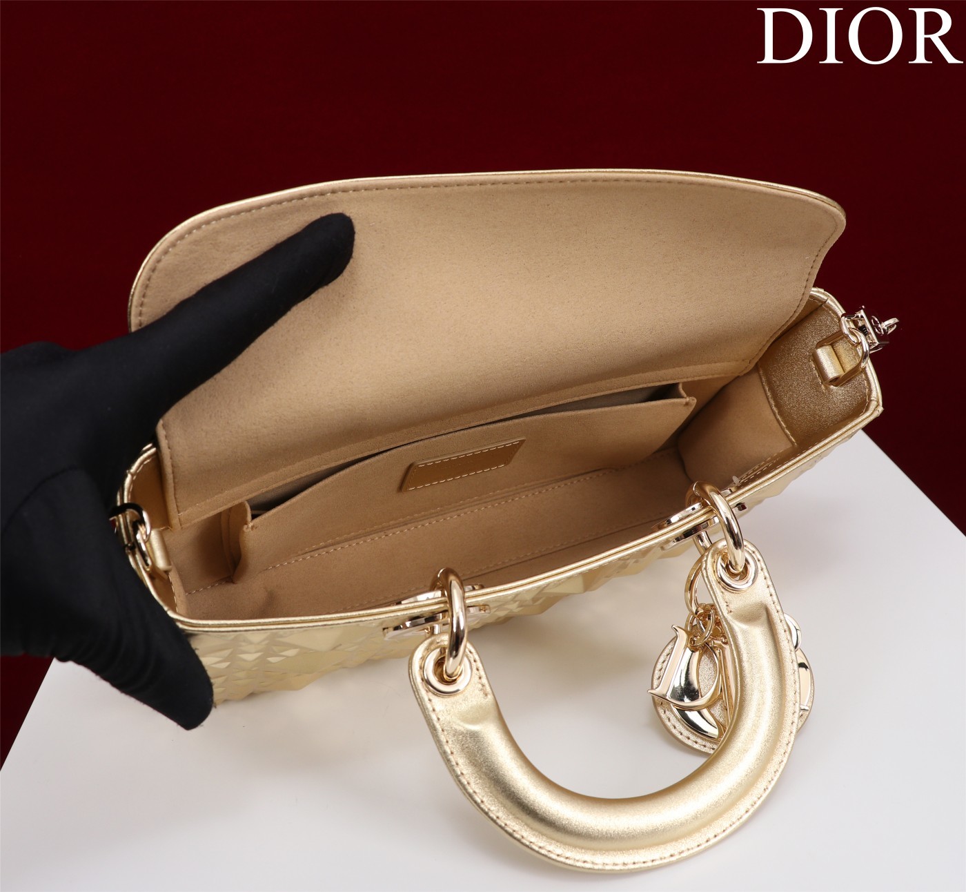 迪奥Dior顶级进口原厂牛皮钻石纹横款戴妃包出货M0540压花金色Size:26*13.5*5cm