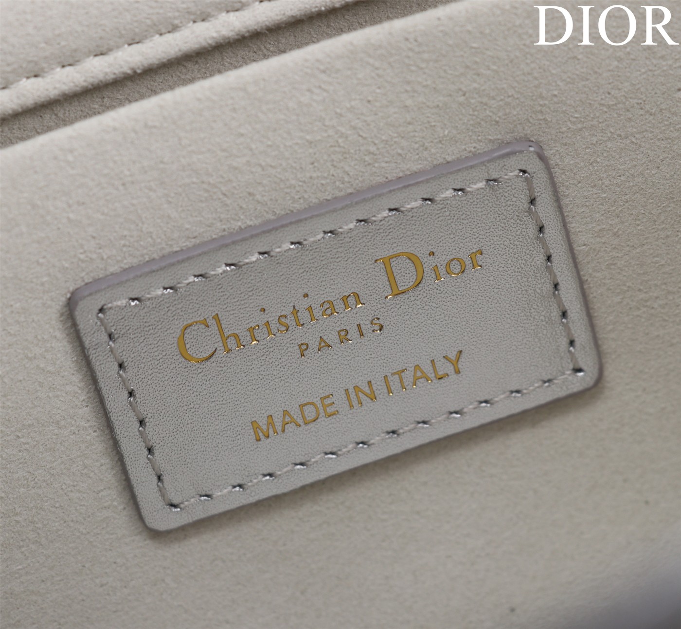 迪奥Dior顶级进口原厂牛皮钻石纹横款戴妃包出货M0540压花银色Size:26*13.5*5cm