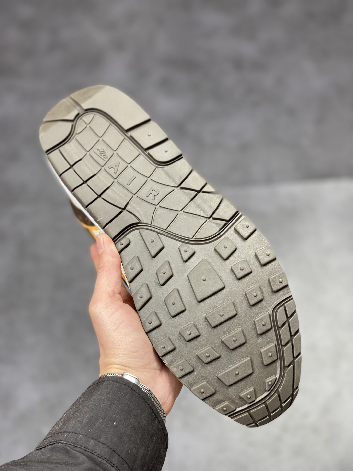 Nike Air Max 1 PRM Lv格子联名 复古休闲跑步鞋 DA8301-556