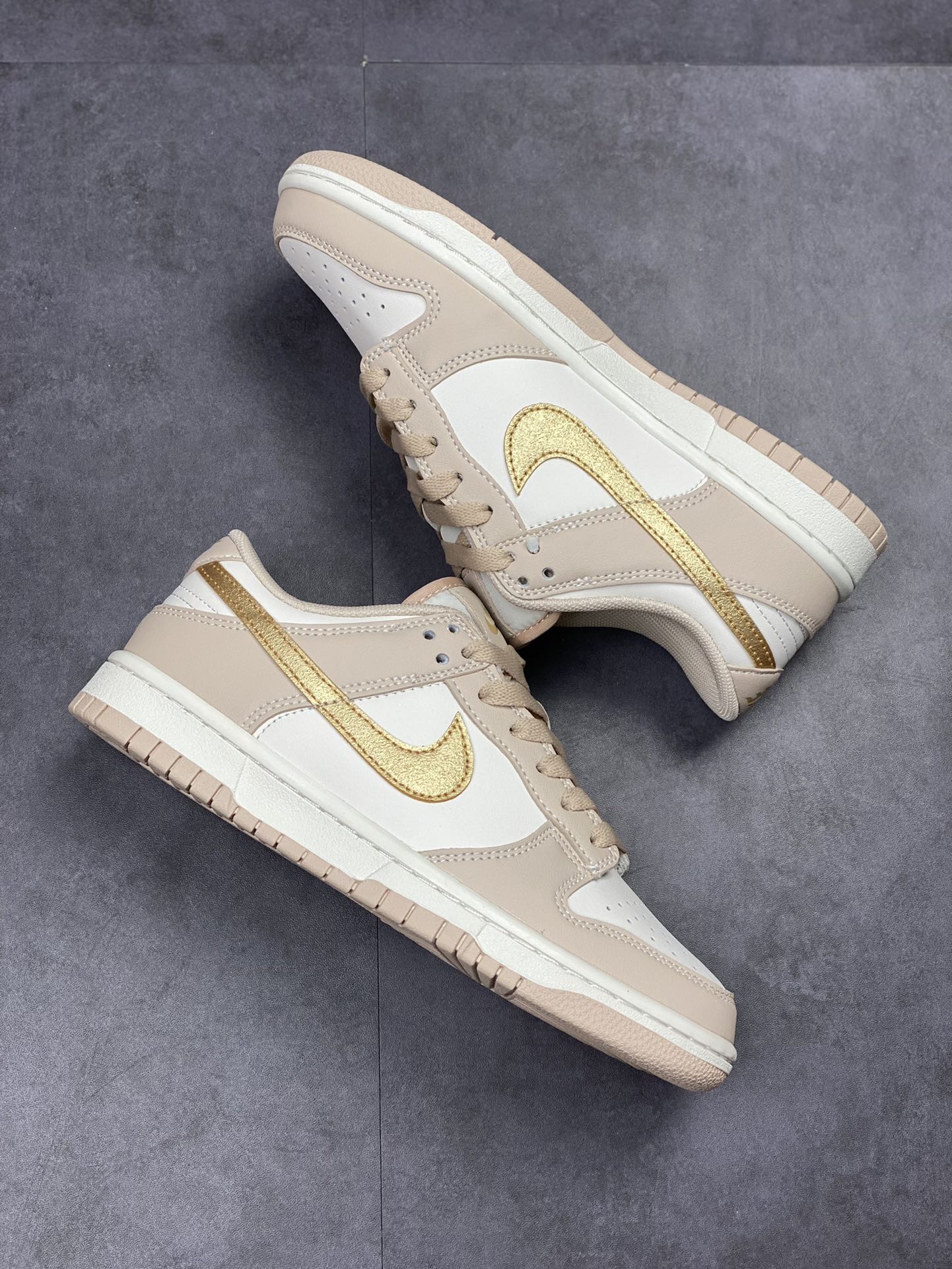 NIKE SB Dunk Low 杏白金钩 DX5930-001