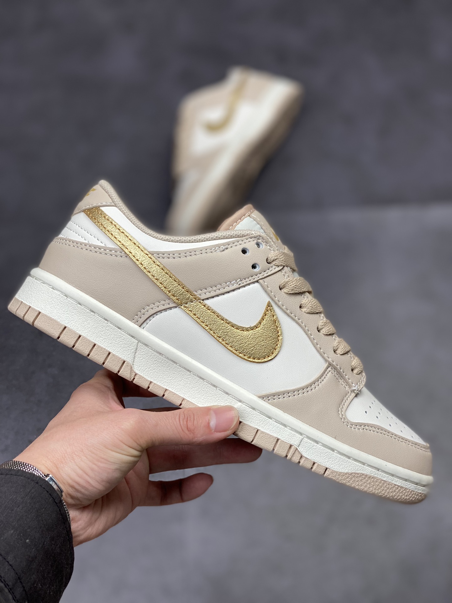 NIKE SB Dunk Low 杏白金钩 DX5930-001