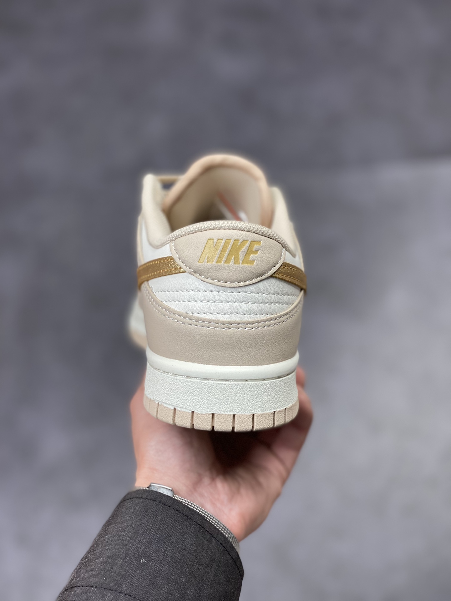 NIKE SB Dunk Low 杏白金钩 DX5930-001