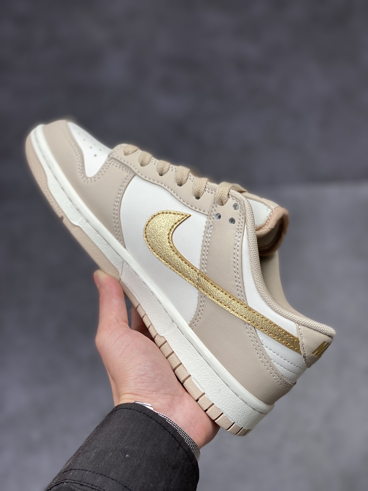 NIKE SB Dunk Low 杏白金钩 DX5930-001