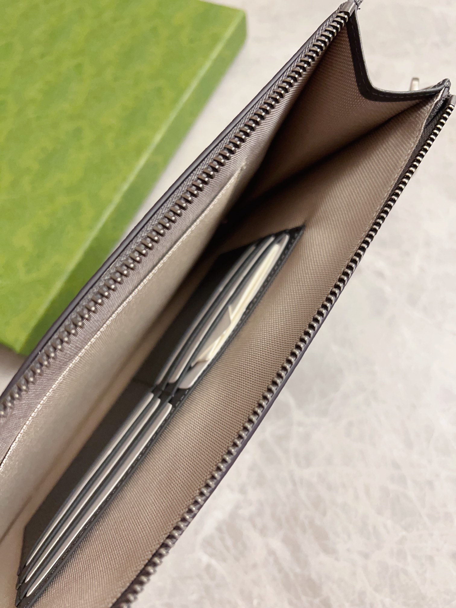 Gucci Ophidia GG Supreme Gray Black crossbody everyday
