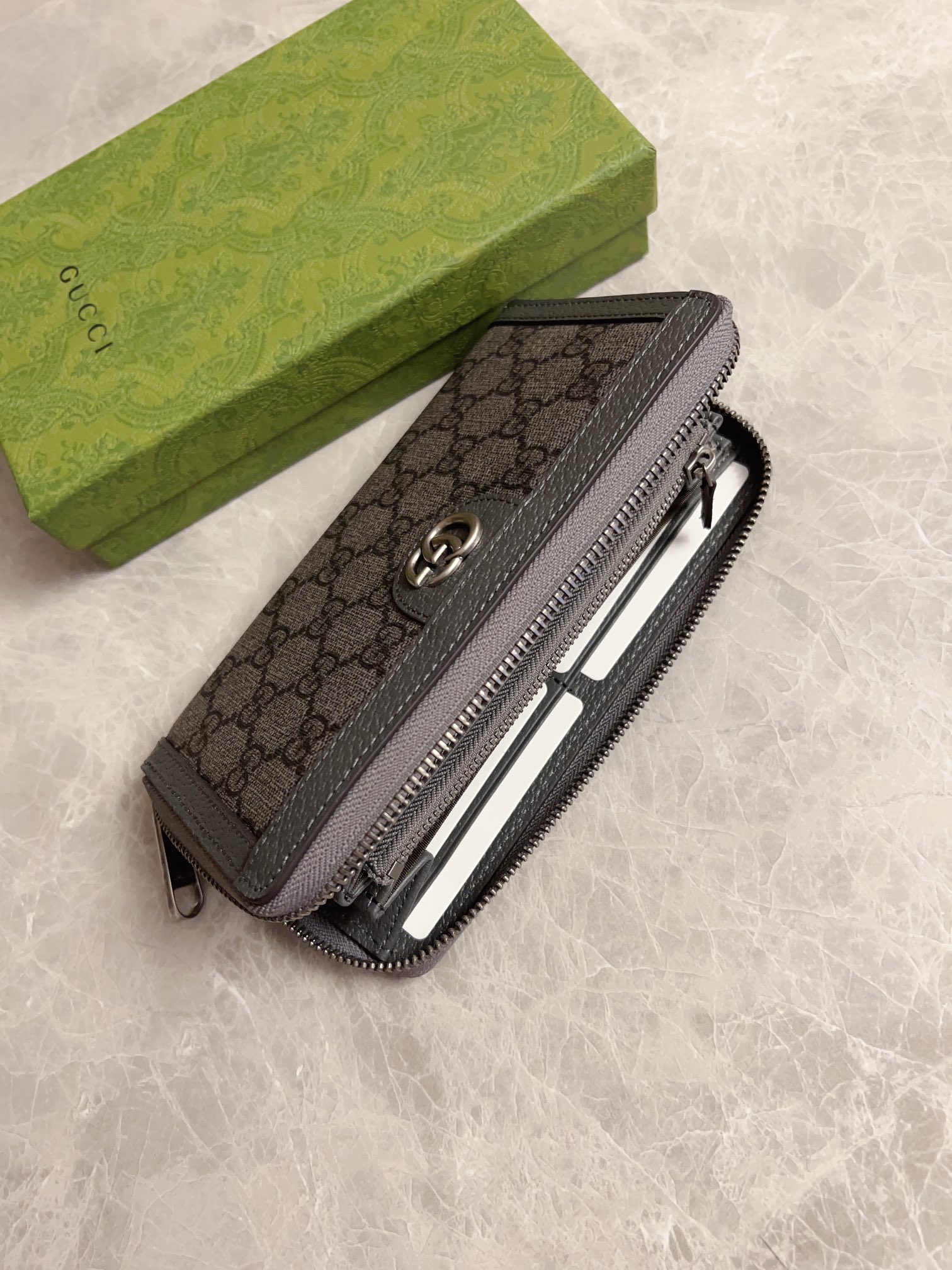 Gucci Ophidia Grey GG Supreme everyday