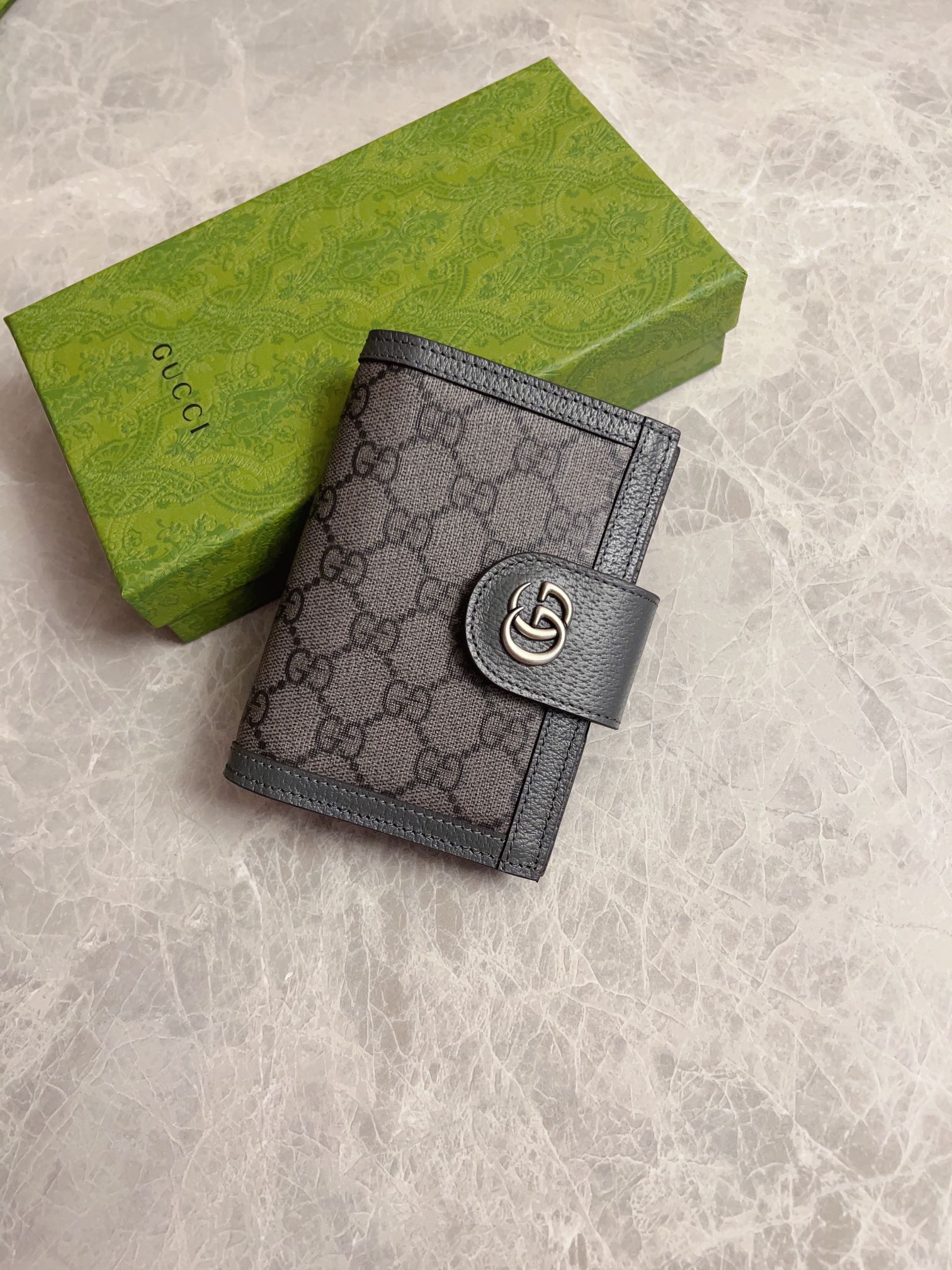 NO:671152,GucciO's latest phidia series passport holder bag, Ophidia series items have endless retro feelings. Gray GG Supreme canvas, gray cowhide piping, palladium tone accessories Double G Model 732755 Size 10x 14x2.5cm Color gray/pvc., Gucci wallet, gucci, wallets, cowhide19860909GucciO最新phidia系列护照夹包,Ophidia系列单品不息的复古情怀.灰色GG Supreme帆布,灰色牛皮滚边,钯金色调配件 双G 型号732755 尺寸10x 14x2.5cm 颜色灰色/pvc.,Gucci钱包,gucci,wallets,cowhide,欧美剧