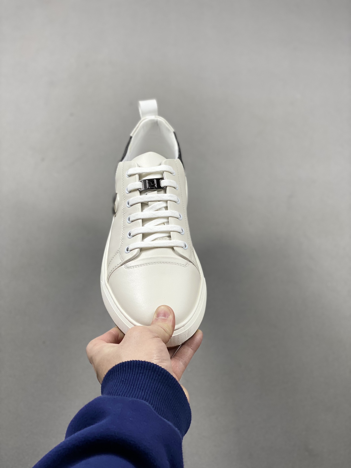 New overseas version of FENDI high-end casual sports shoes series