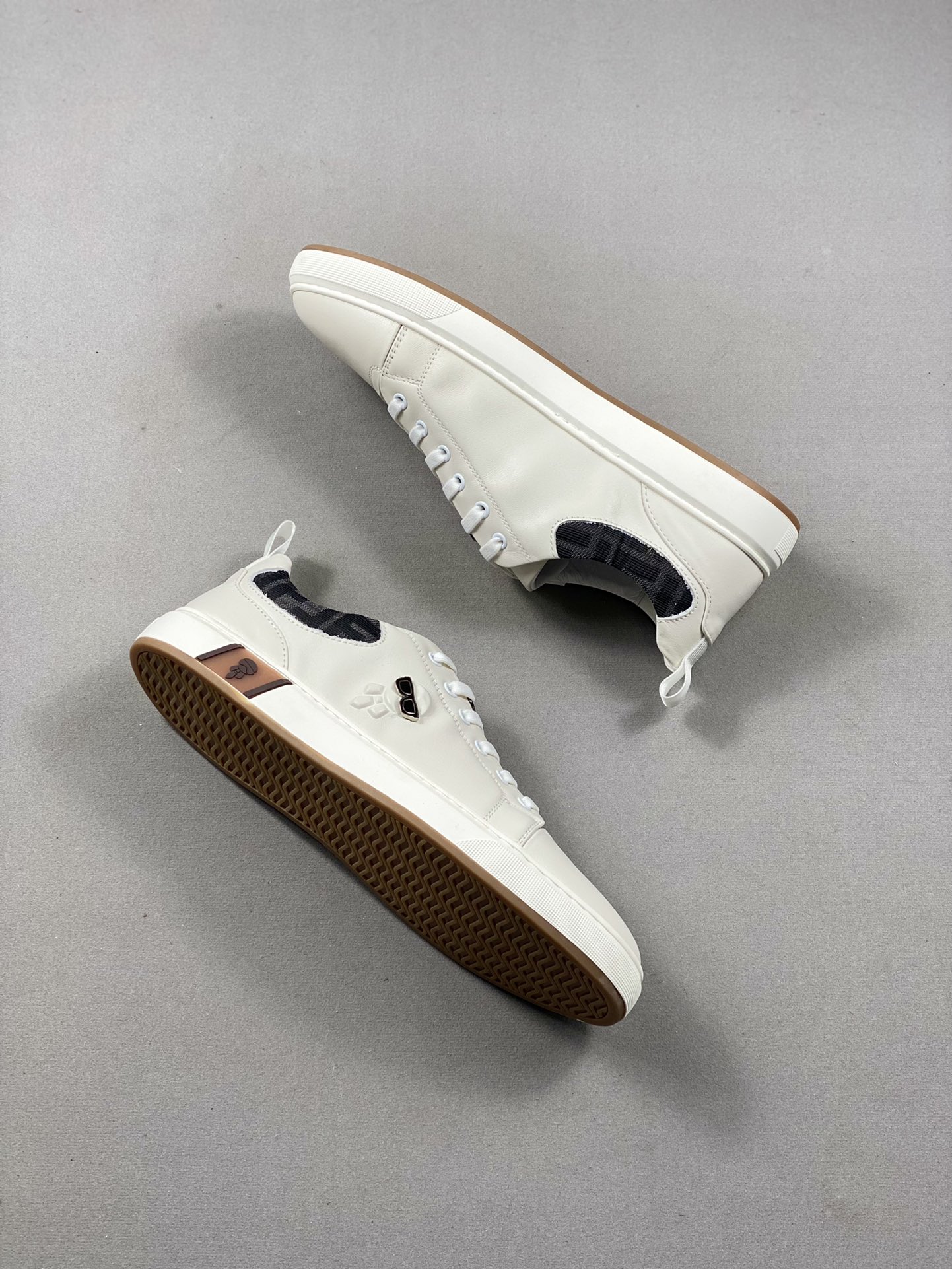 New overseas version of FENDI high-end casual sports shoes series