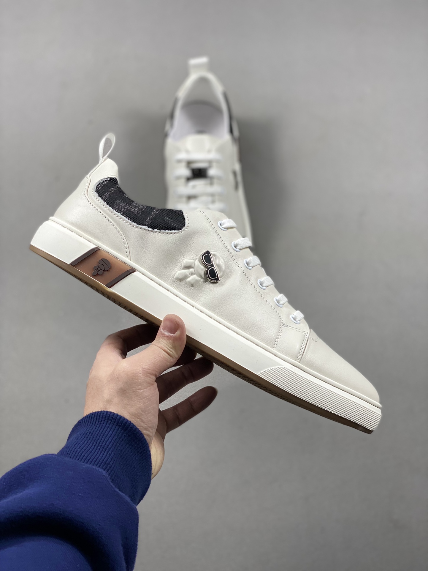 New overseas version of FENDI high-end casual sports shoes series