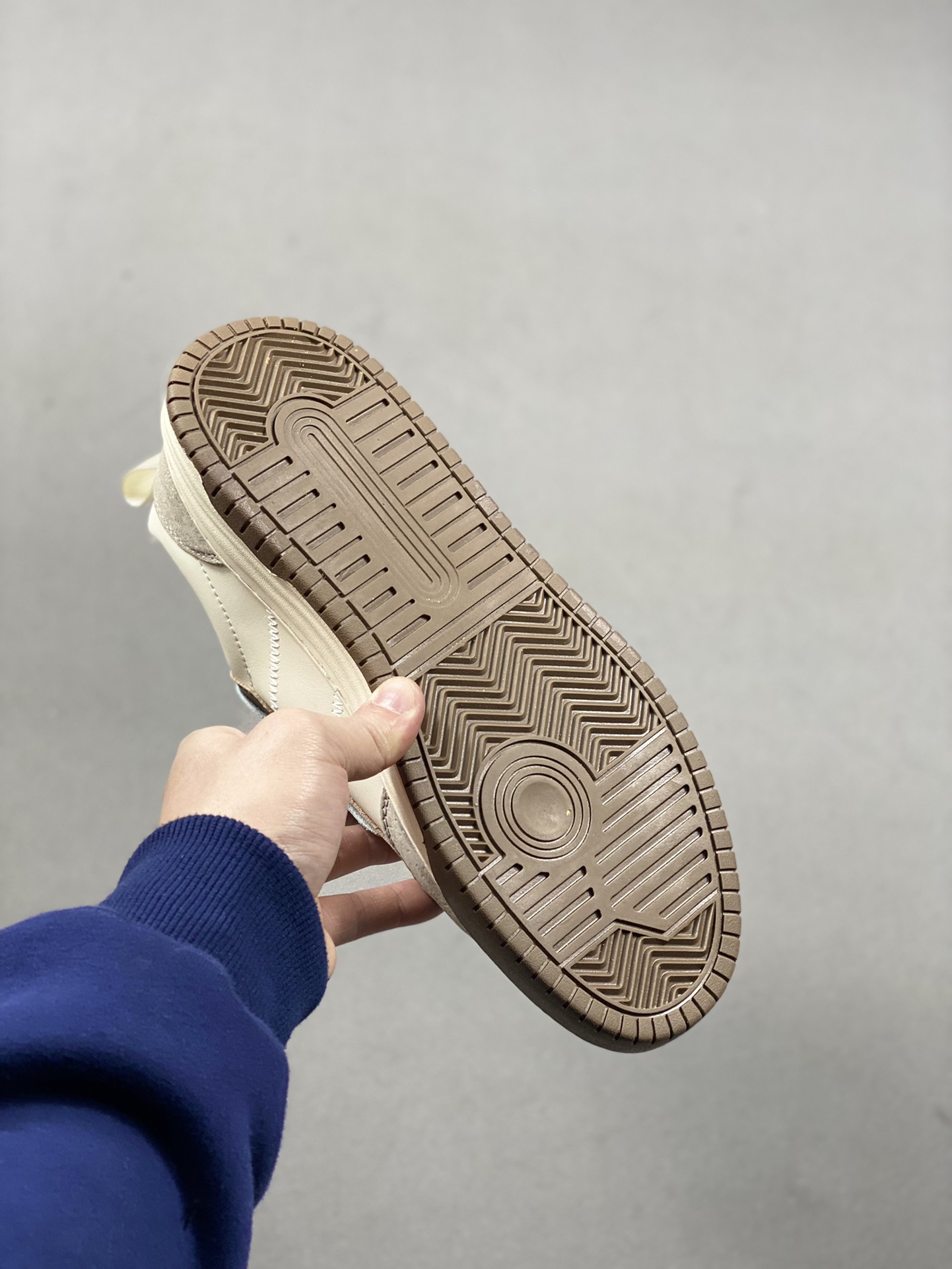 FENDI light luxury single product new arrival FENDI Fendi trendy fashion low-top casual sneakers series