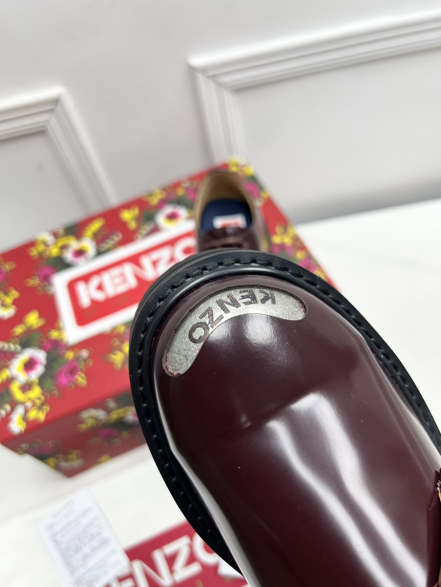Kenzo Steel Head Shoe: Elegant Leather Military-Inspired Design with Circular Toes. - 图片 5