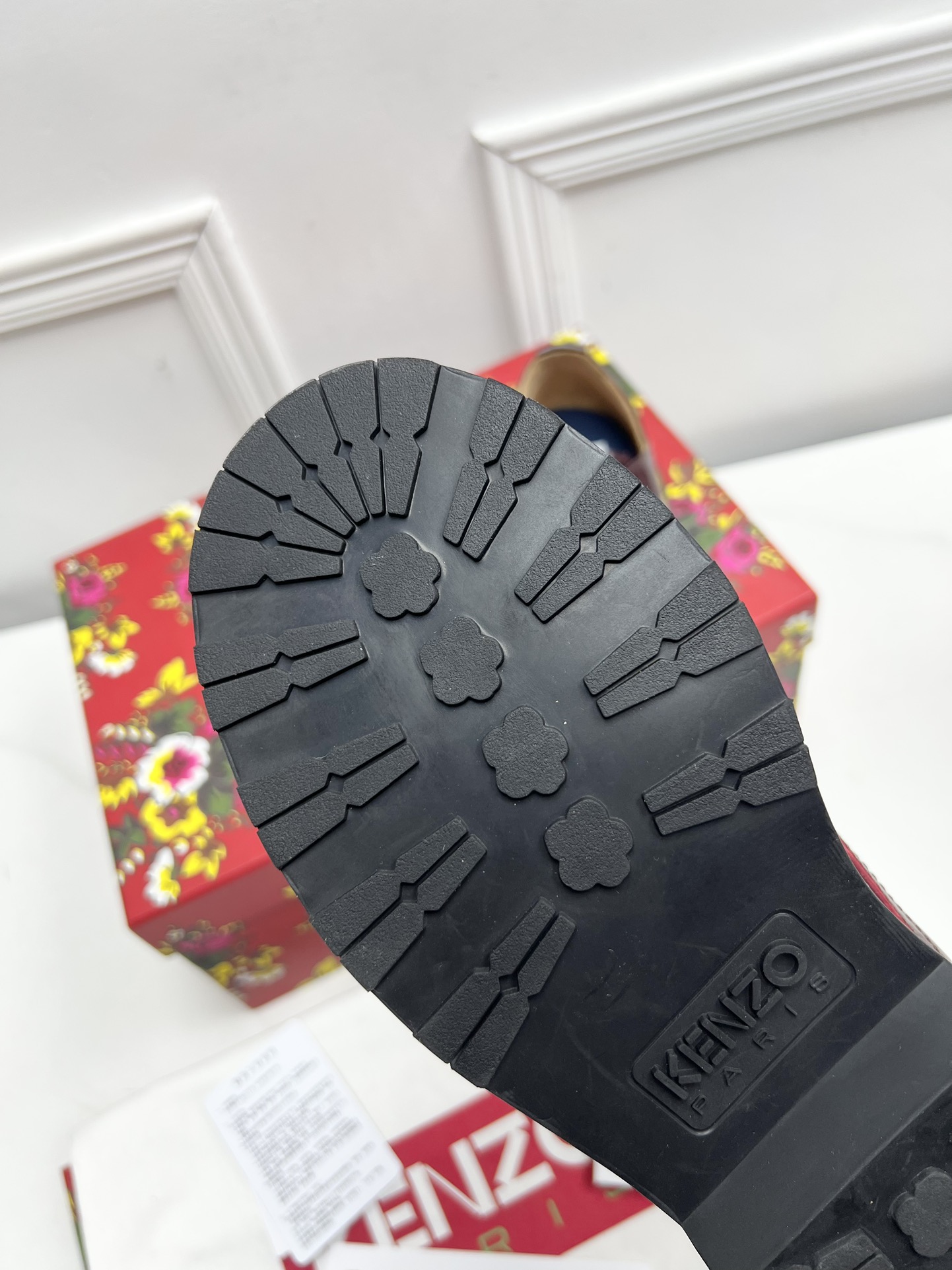 Kenzo Steel Head Shoe: Elegant Leather Military-Inspired Design with Circular Toes. - 图片 9