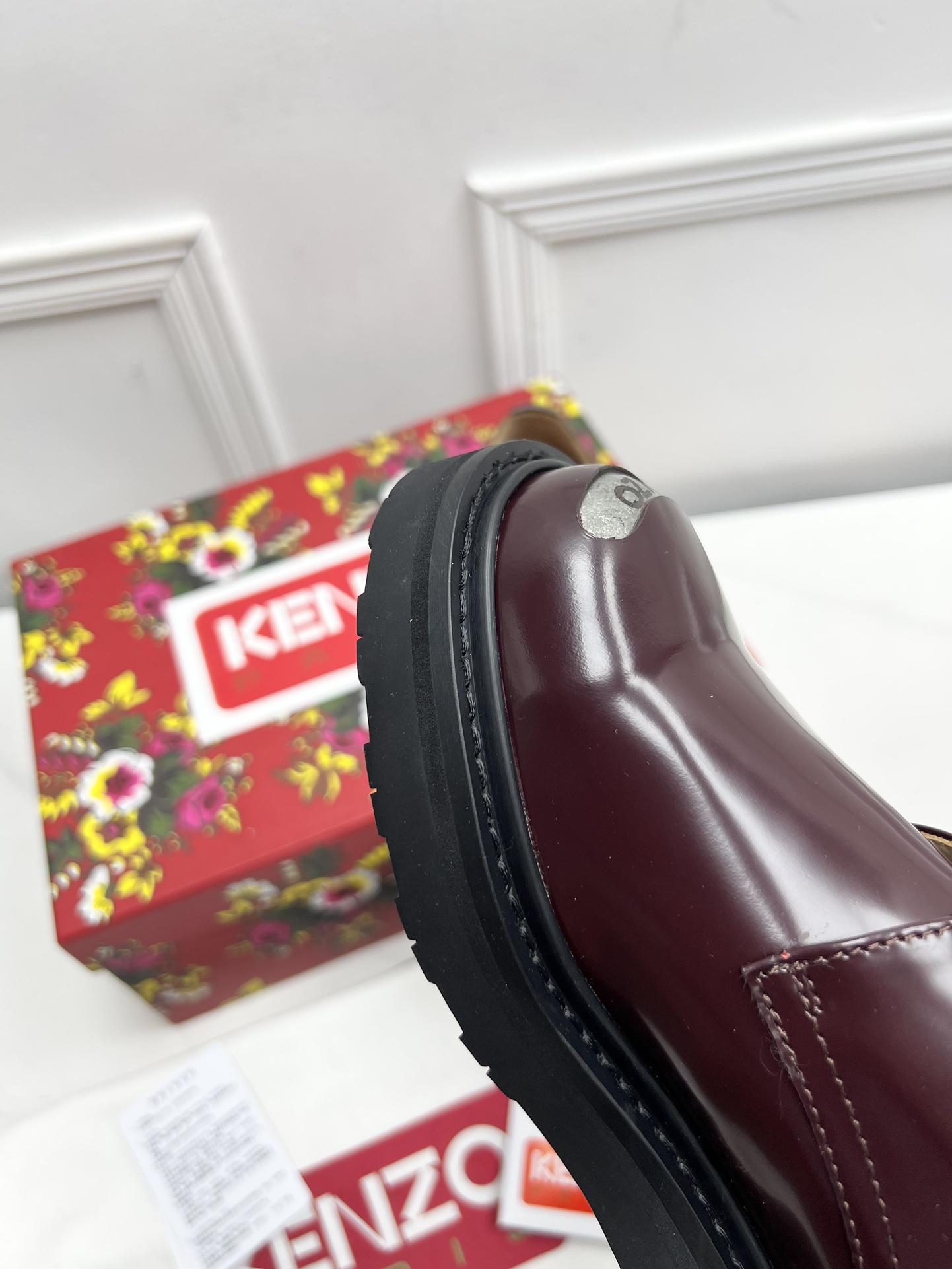 Kenzo Steel Head Shoe: Elegant Leather Military-Inspired Design with Circular Toes. - 图片 6