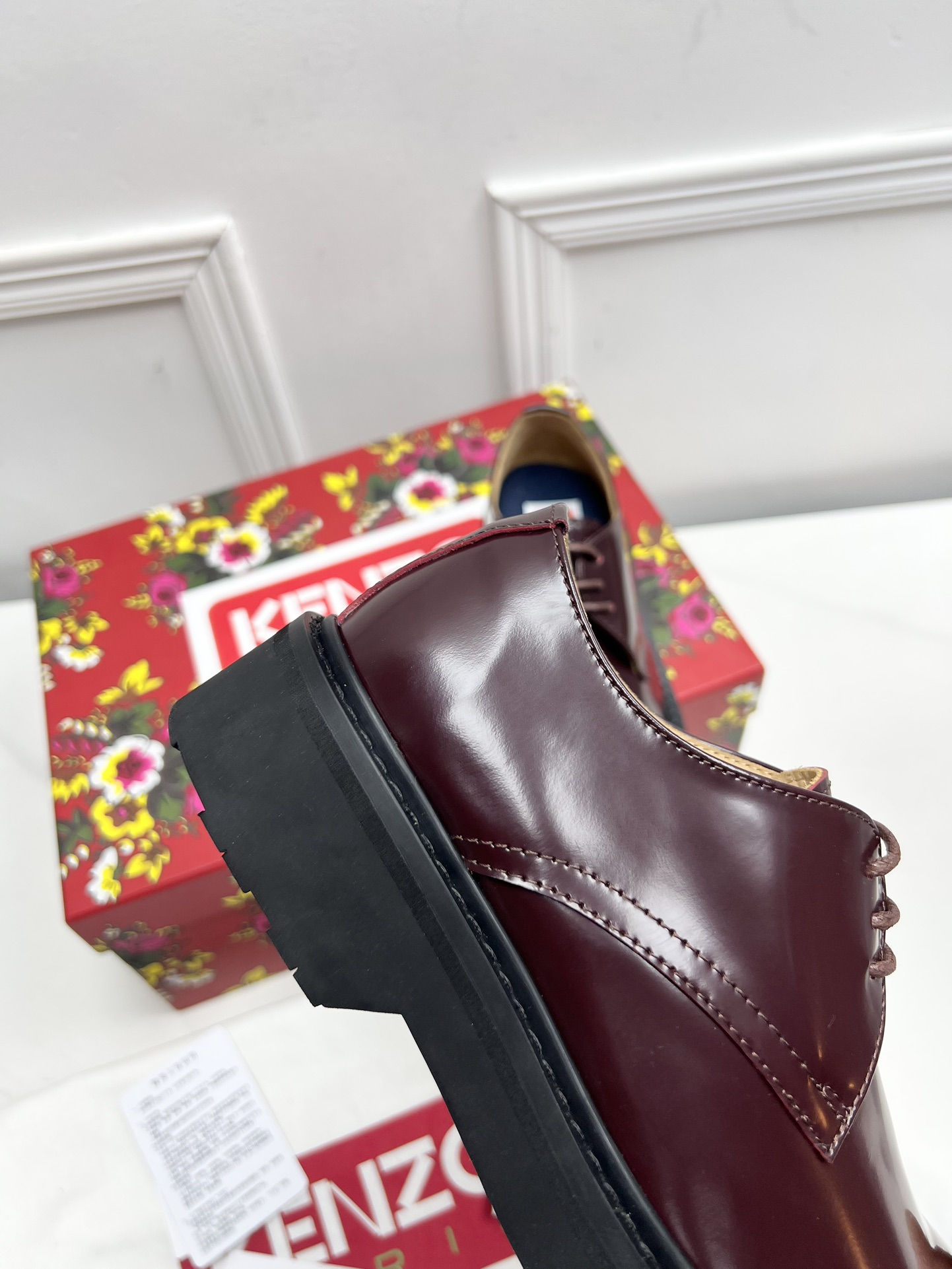 Kenzo Steel Head Shoe: Elegant Leather Military-Inspired Design with Circular Toes. - 图片 7