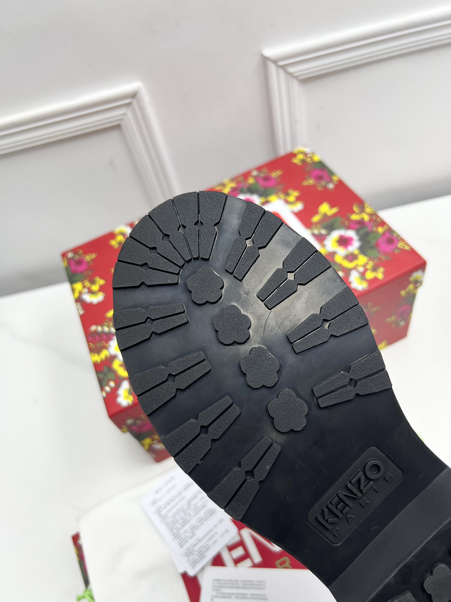 New Kenzo Steel Head Shoe: Military-inspired elegance with circular toes and metal panel. - 图片 9