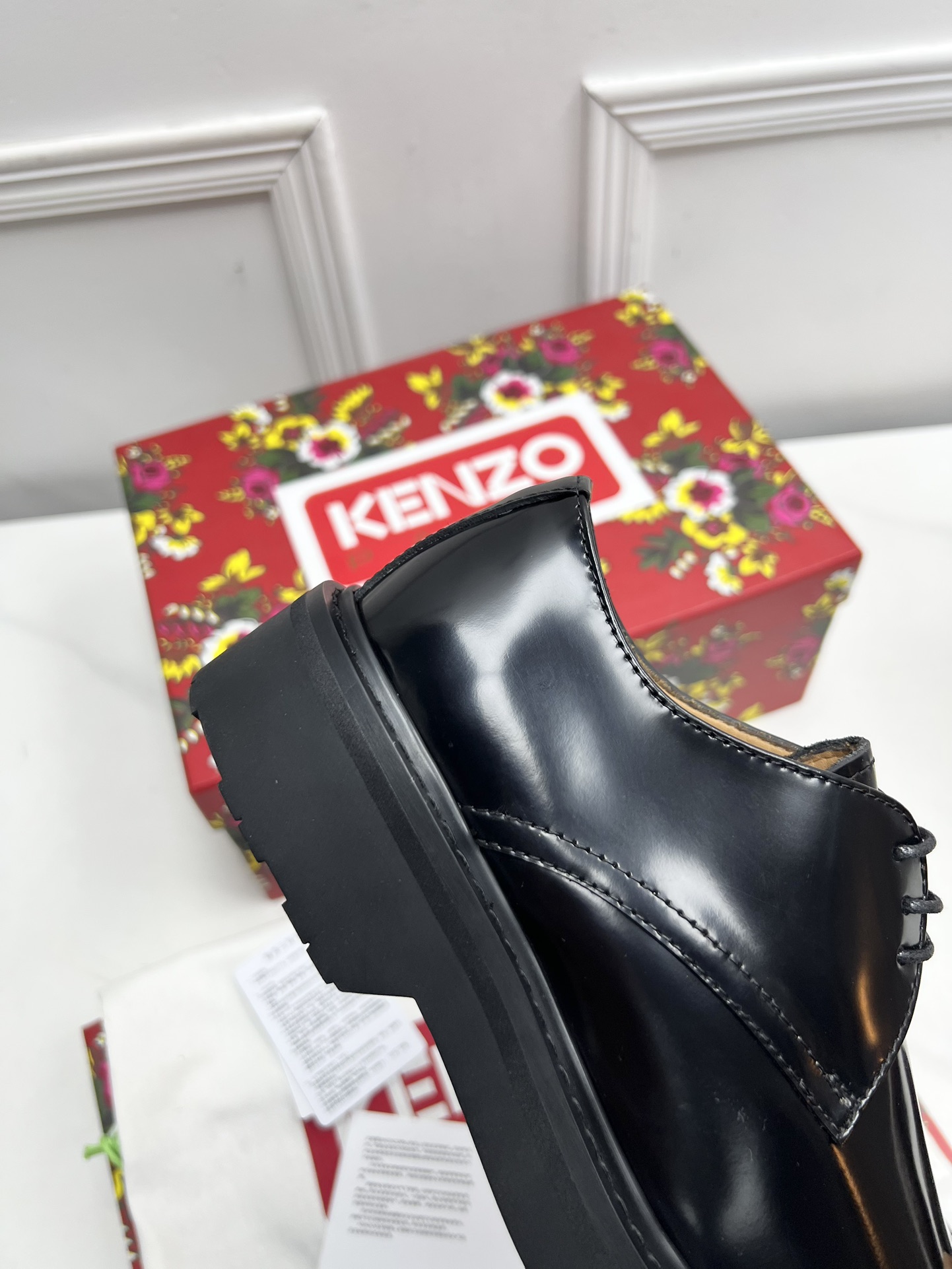 New Kenzo Steel Head Shoe: Military-inspired elegance with circular toes and metal panel. - 图片 7