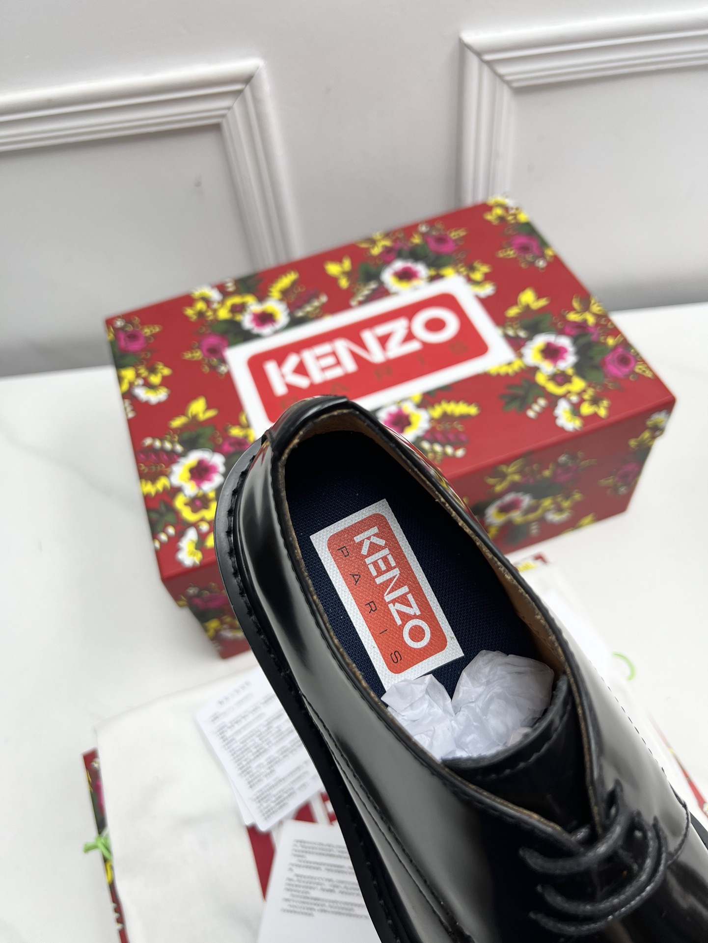New Kenzo Steel Head Shoe: Military-inspired elegance with circular toes and metal panel. - 图片 8