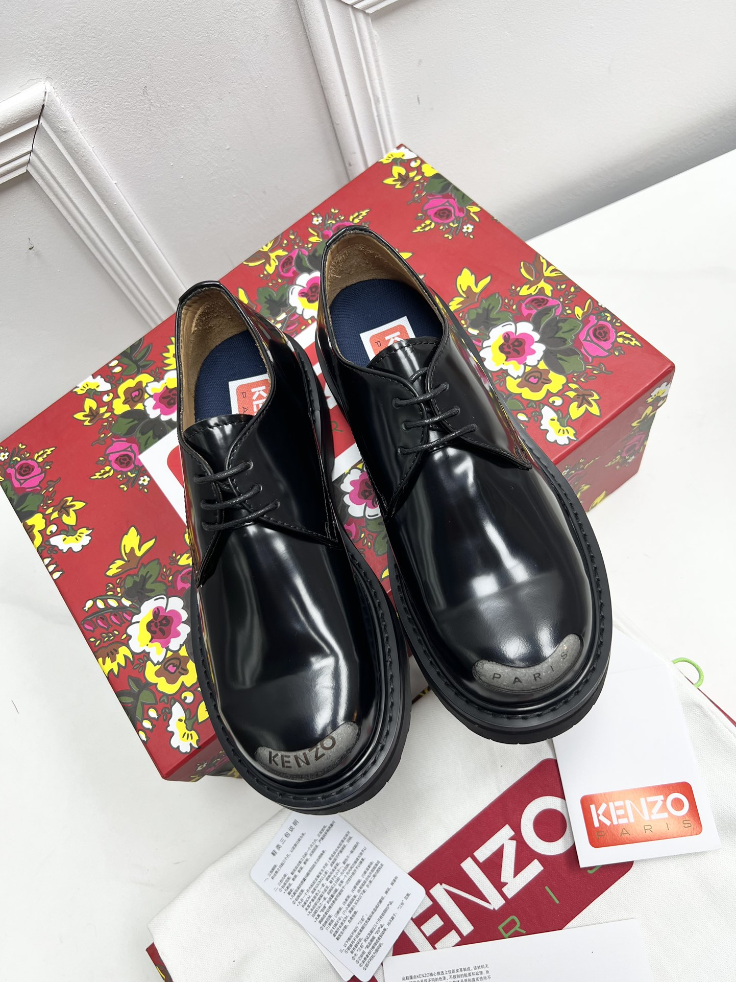 New Kenzo Steel Head Shoe: Military-inspired elegance with circular toes and metal panel. - 图片 1