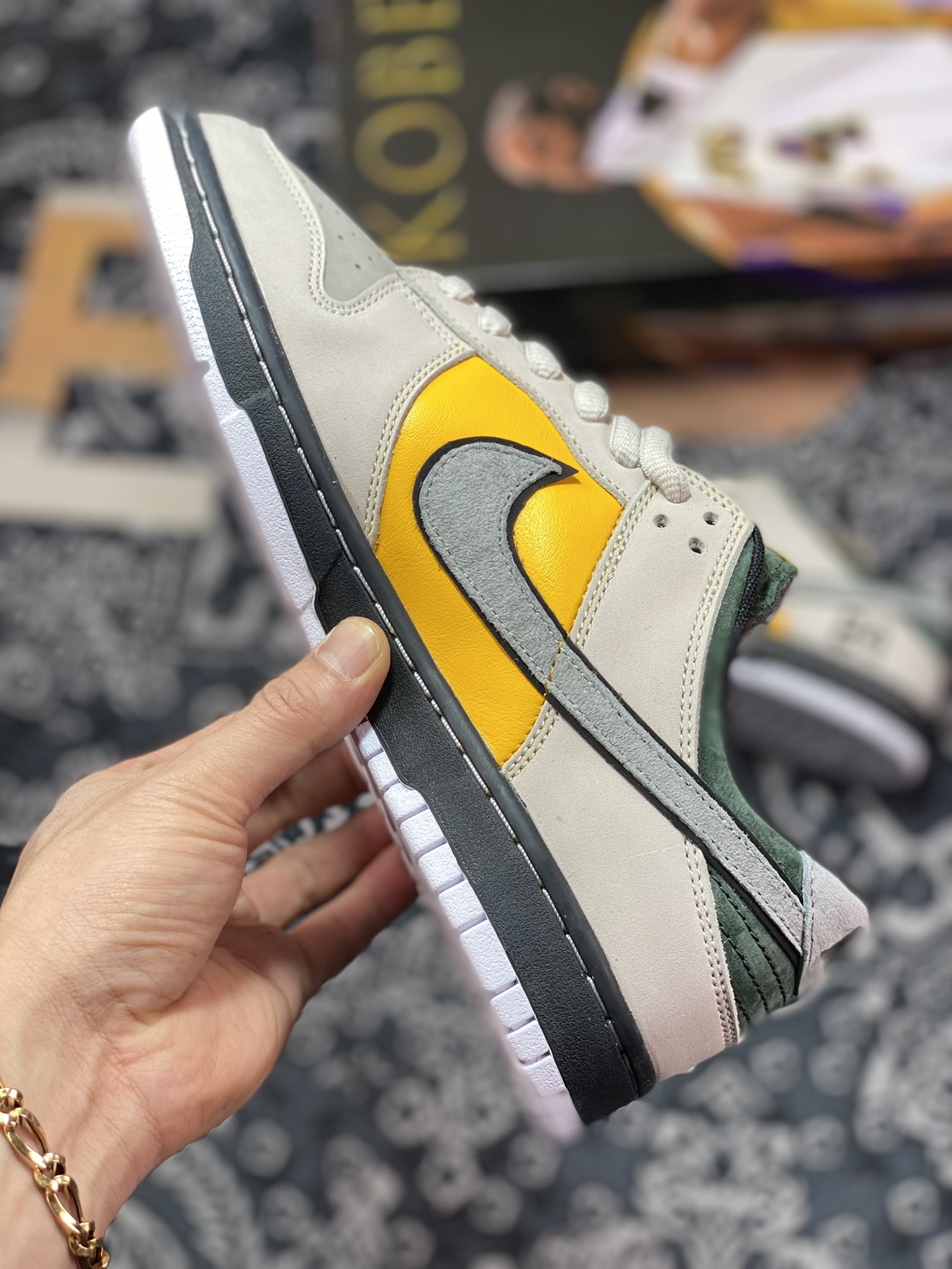 360 Kobe Bryant x Nike SB Dunk Low”8·24”扣篮系列低帮“浅灰黑绿黄”LF2428-005