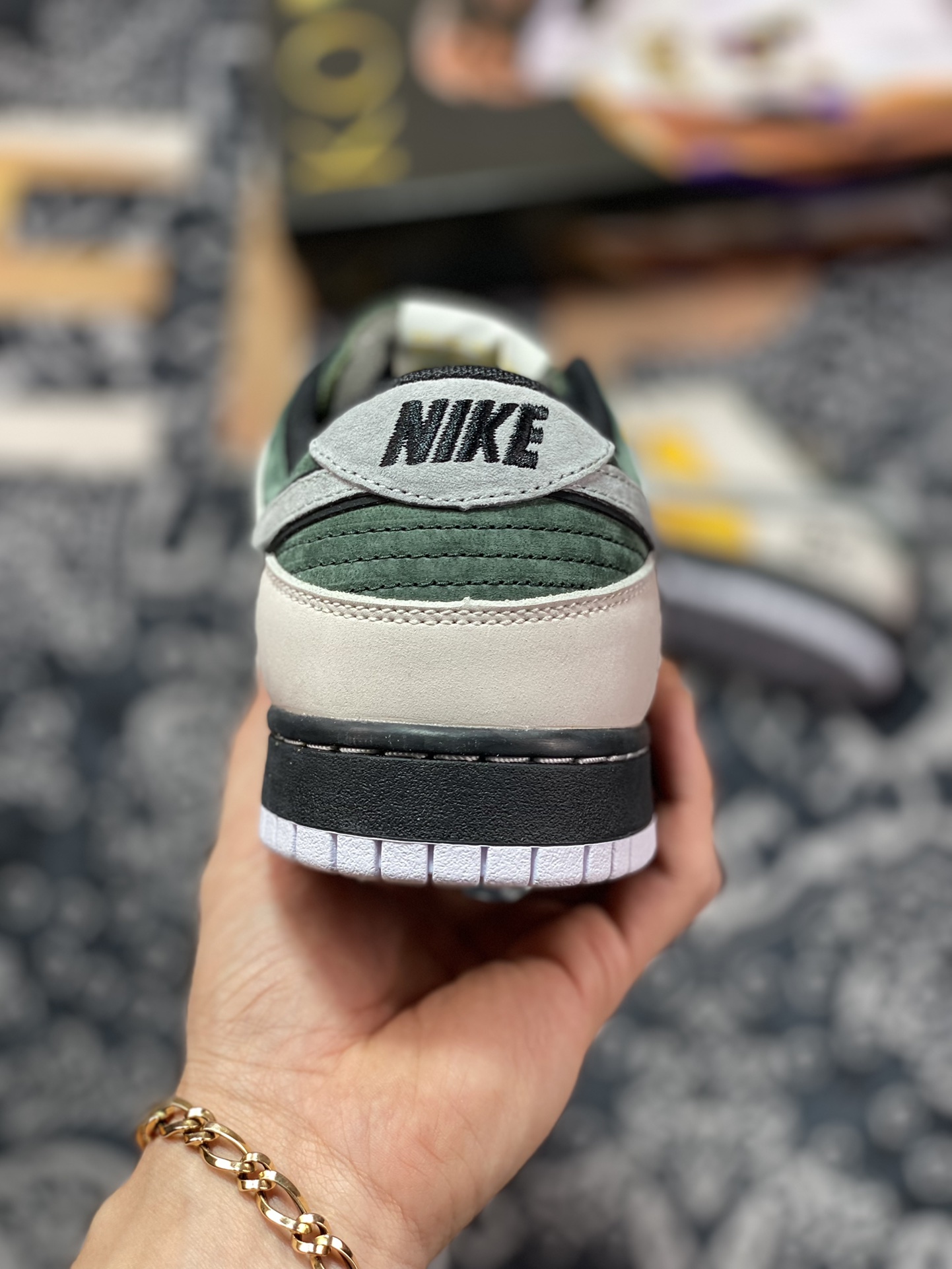 360 Kobe Bryant x Nike SB Dunk Low”8·24”扣篮系列低帮“浅灰黑绿黄”LF2428-005
